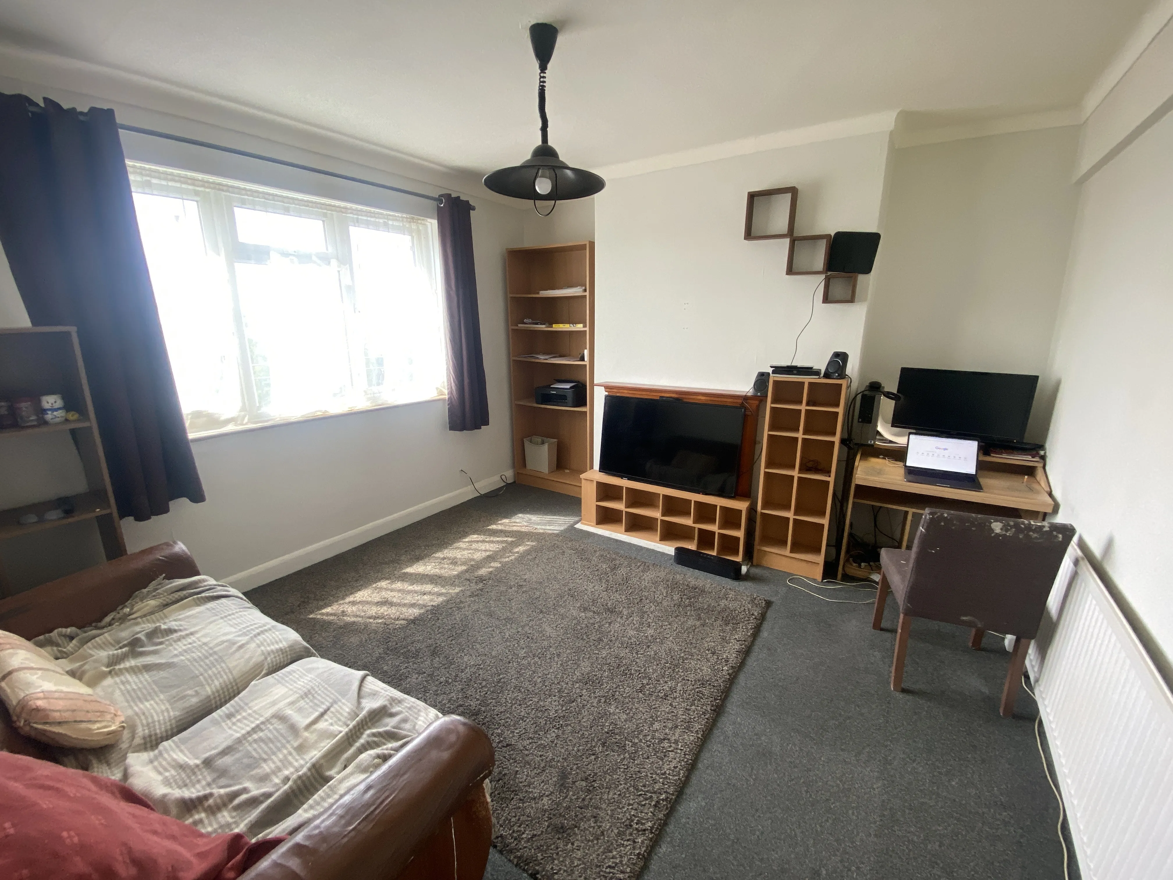VACANT - Leasehold Self Contained Third Floor  Flat