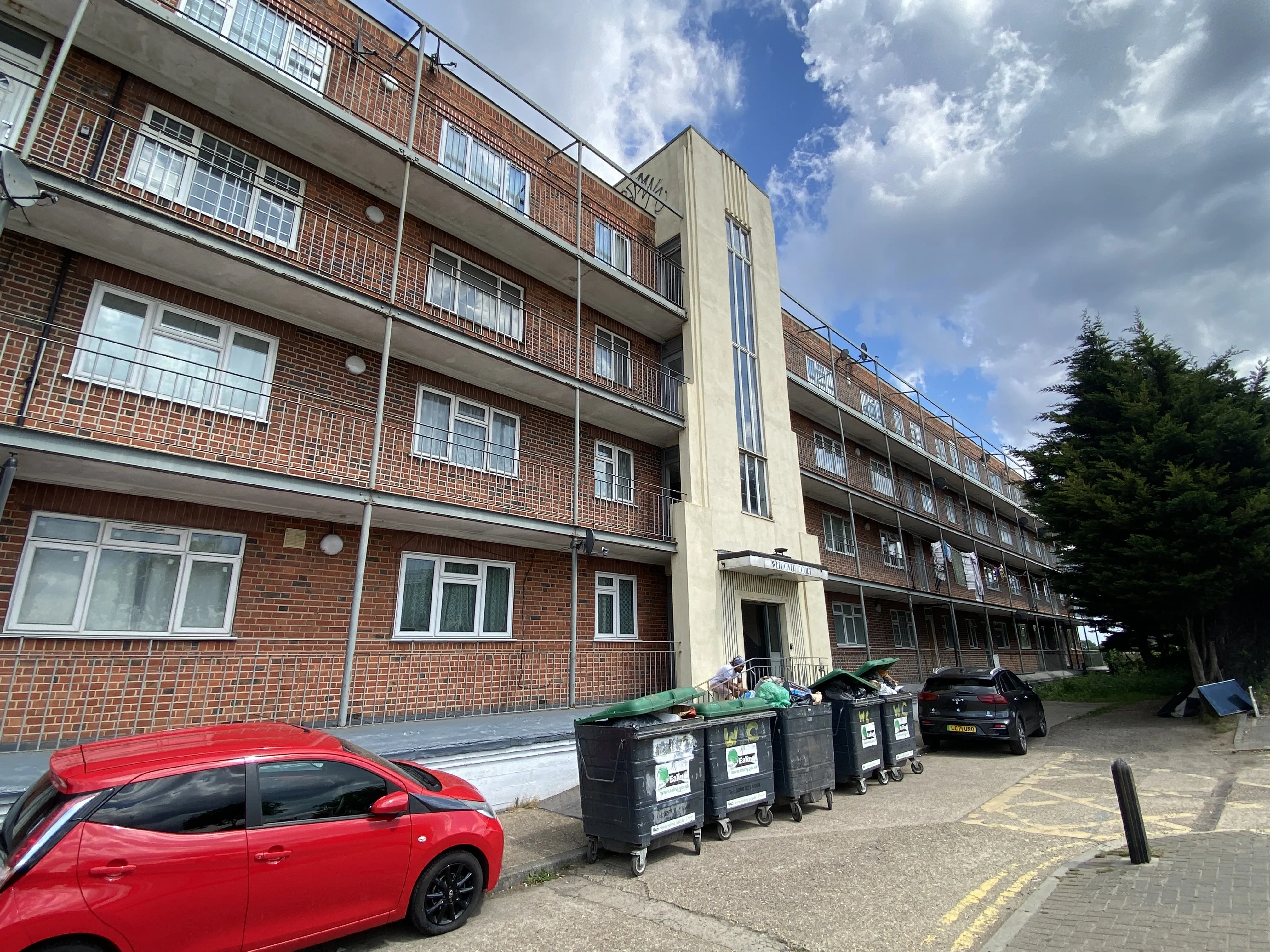 VACANT - Leasehold Self Contained Third Floor  Flat
