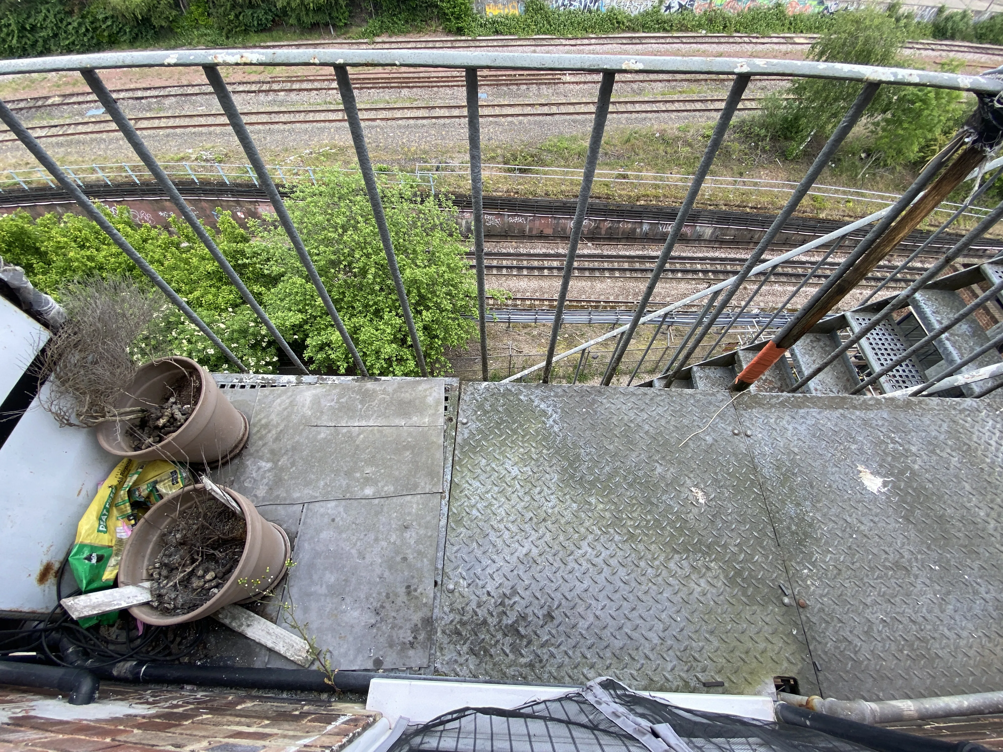 VACANT - Leasehold Self Contained Third Floor  Flat