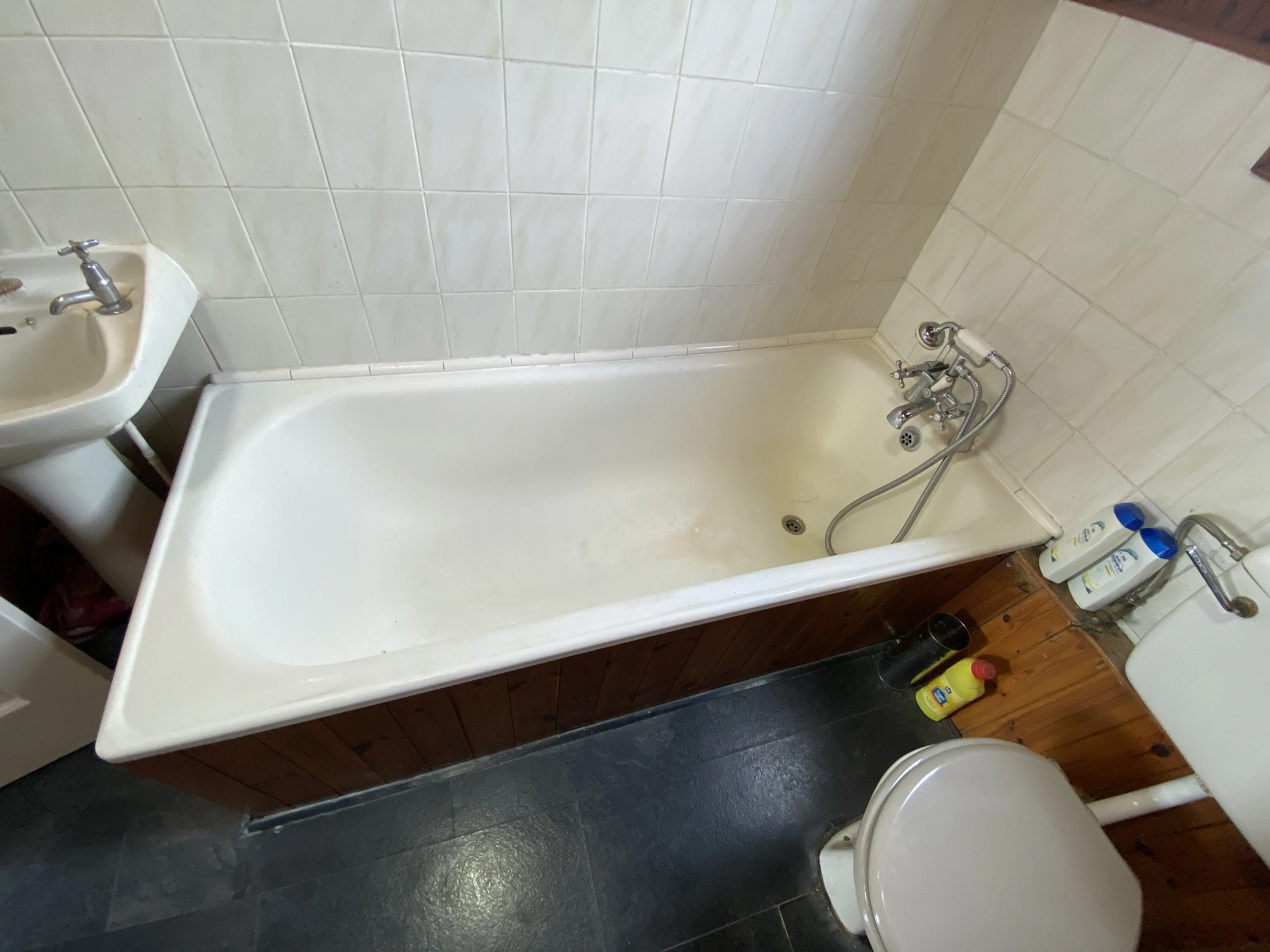 VACANT - Leasehold Self Contained Third Floor  Flat
