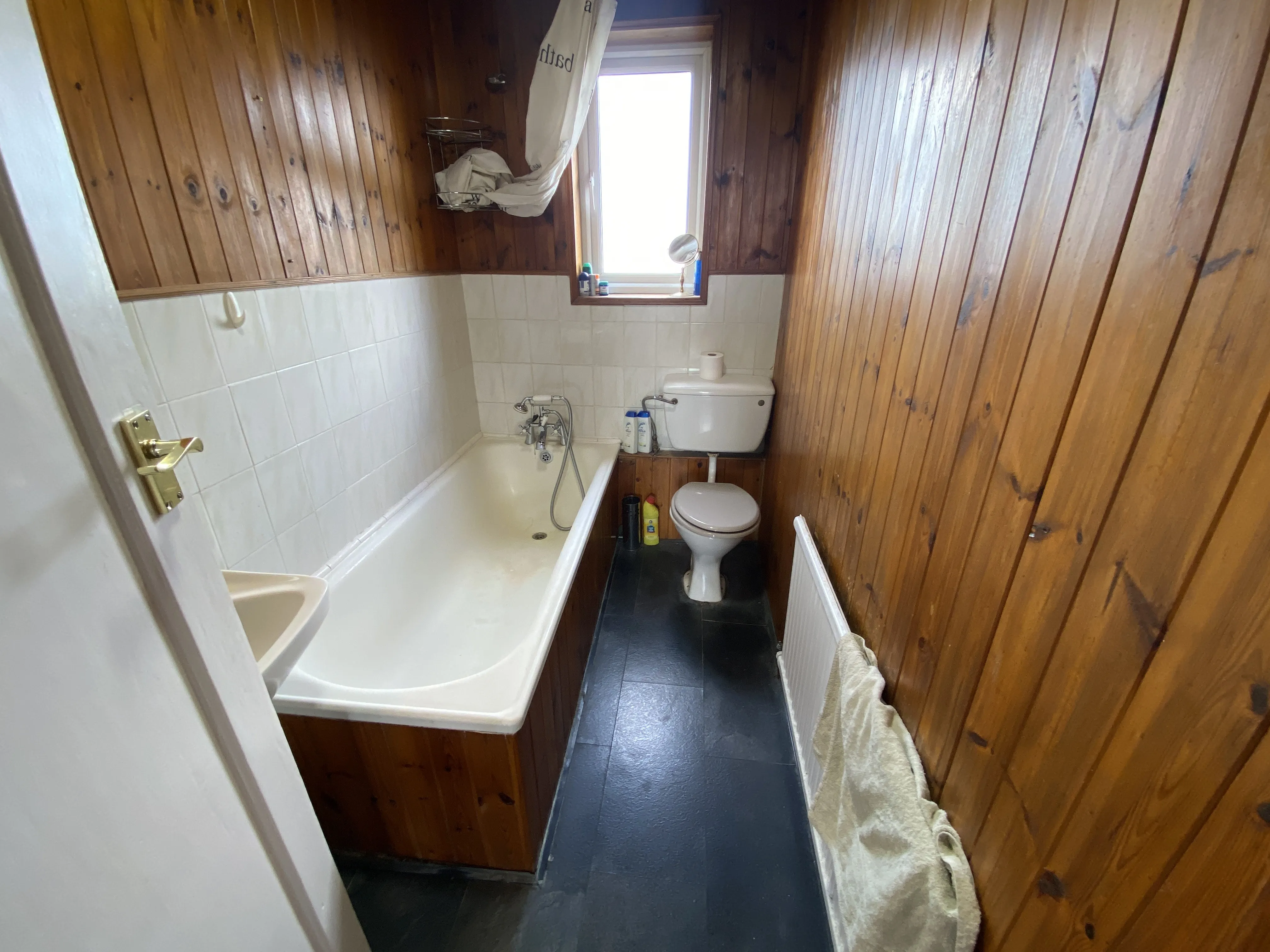 VACANT - Leasehold Self Contained Third Floor  Flat