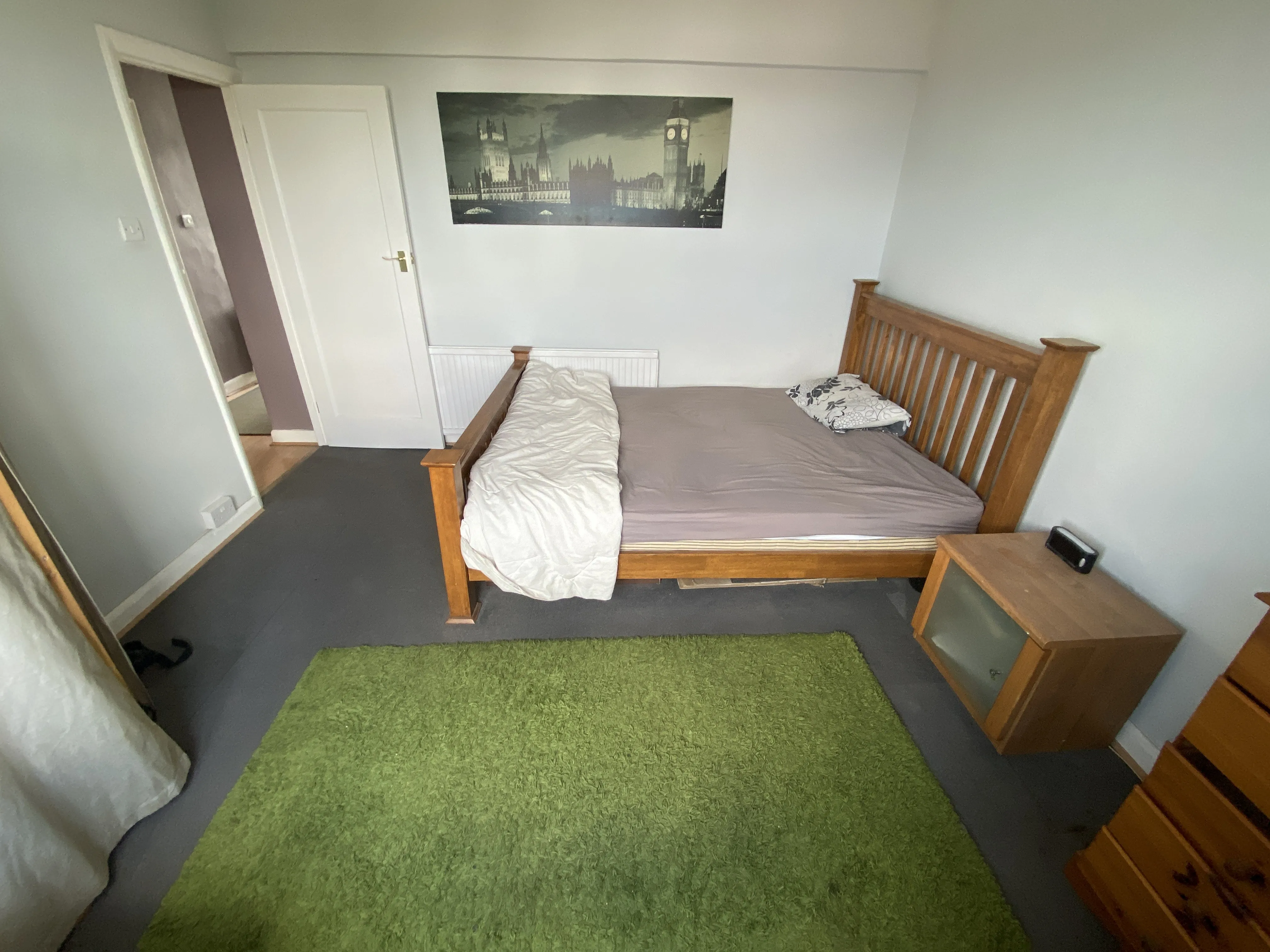 VACANT - Leasehold Self Contained Third Floor  Flat
