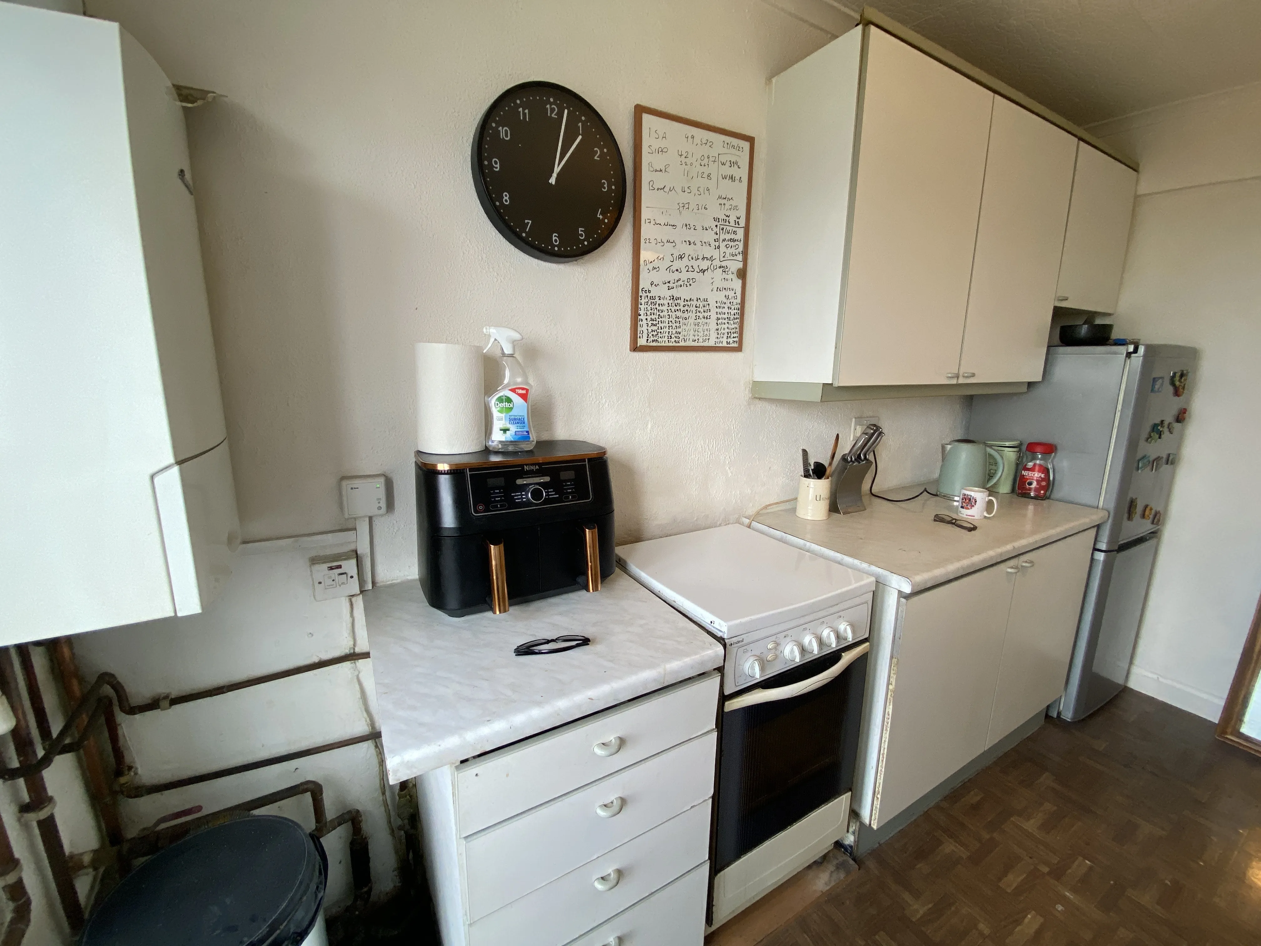 VACANT - Leasehold Self Contained Third Floor  Flat