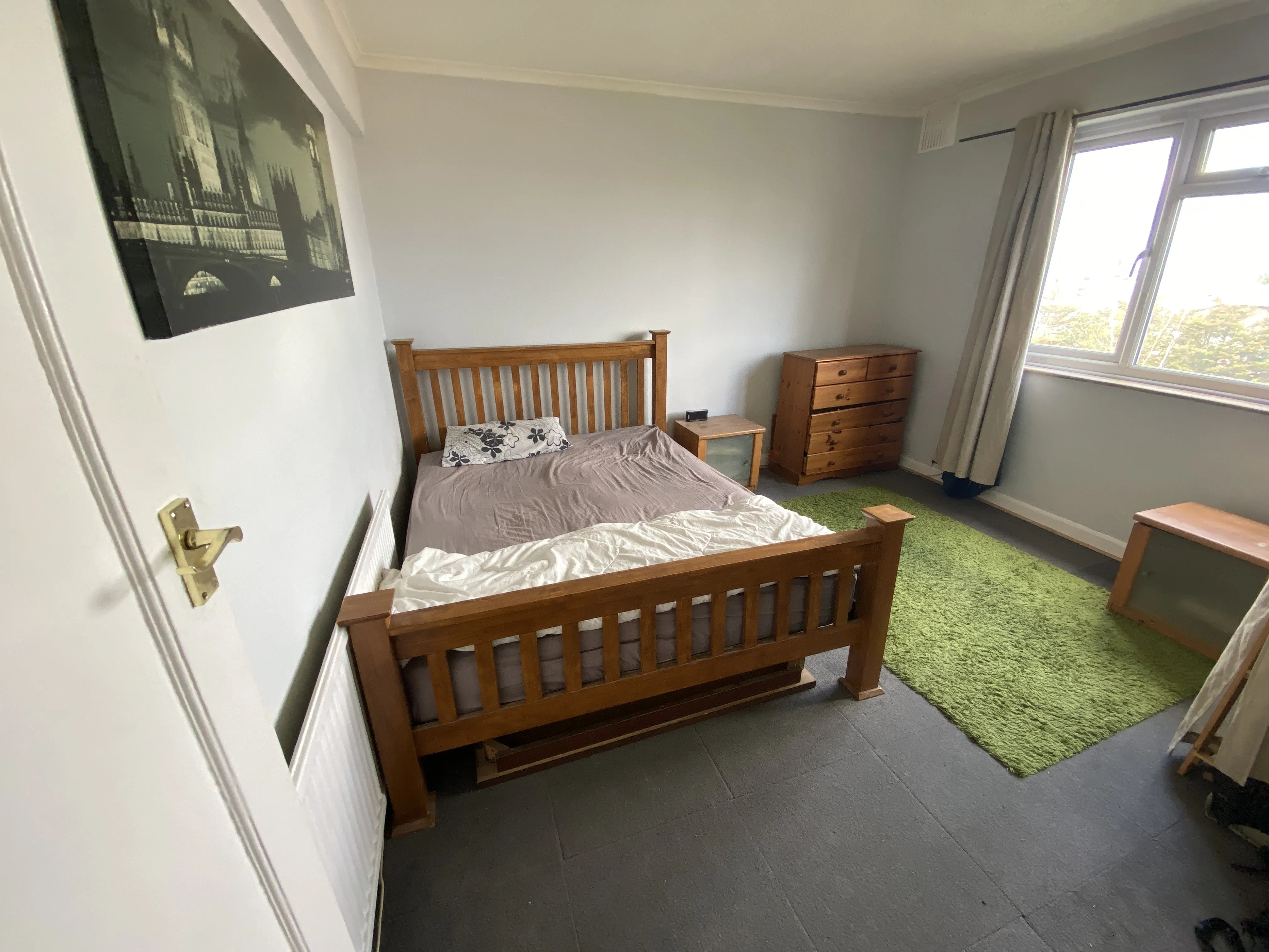 VACANT - Leasehold Self Contained Third Floor  Flat