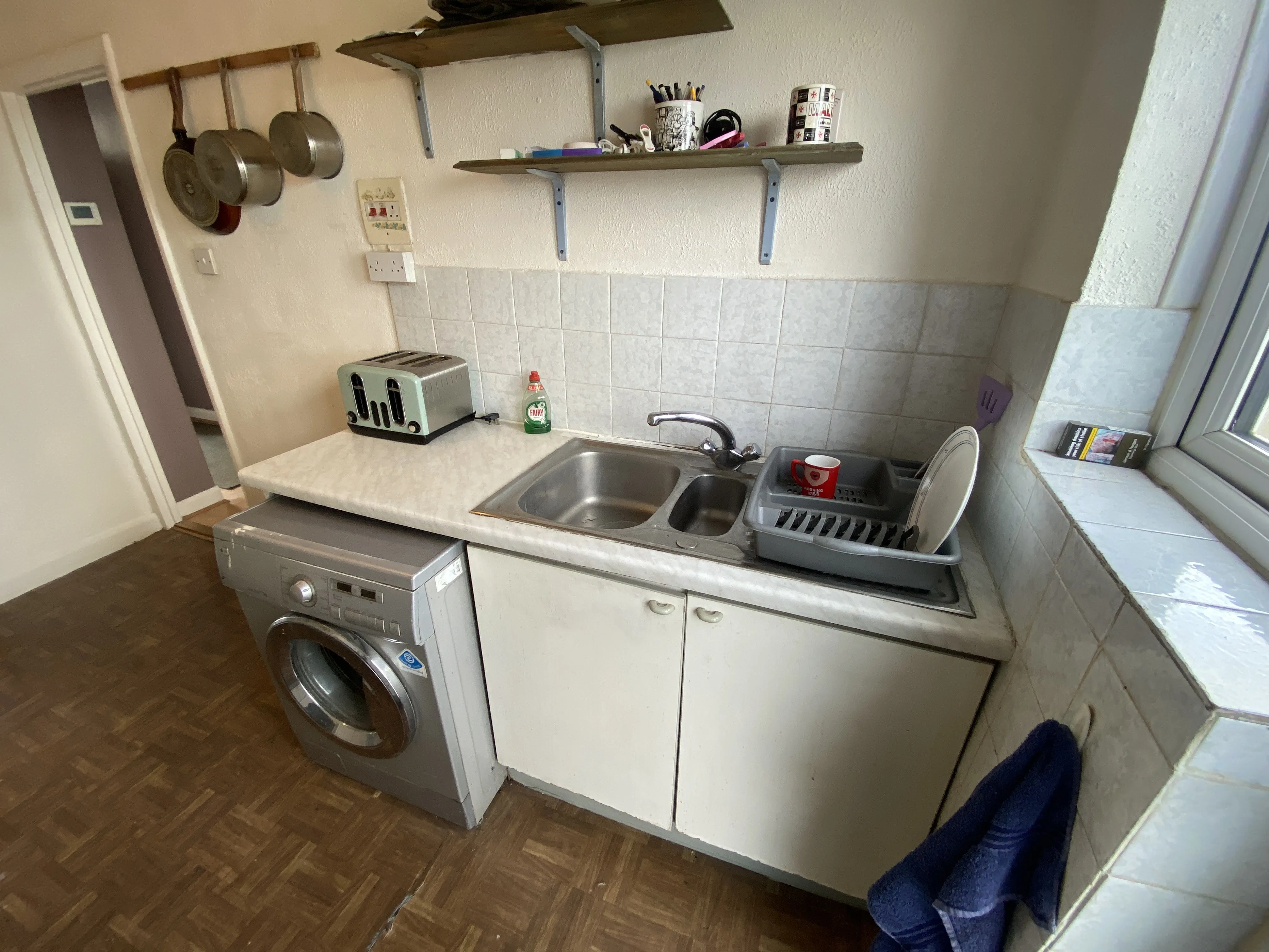 VACANT - Leasehold Self Contained Third Floor  Flat