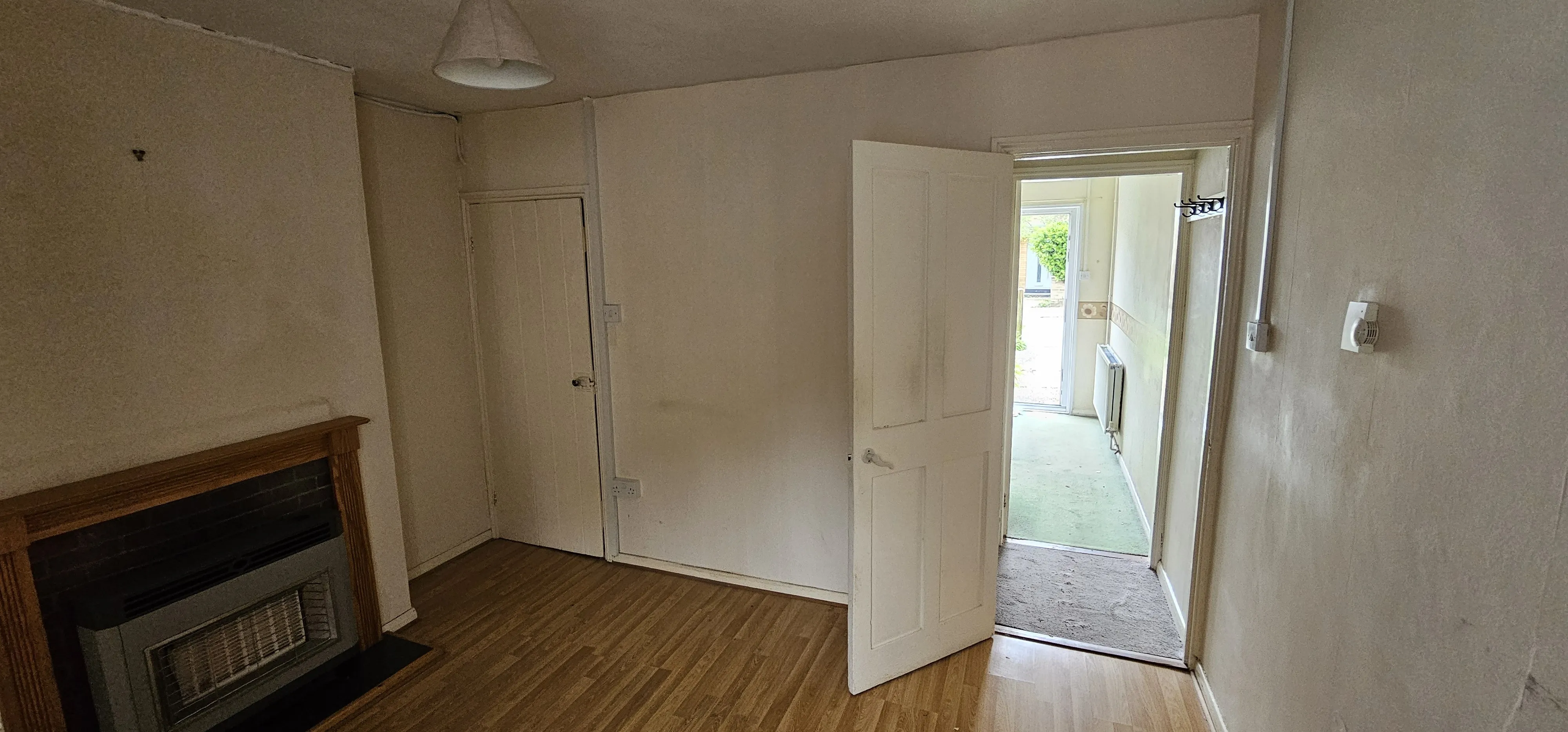 VACANT - Freehold End of Terrace House