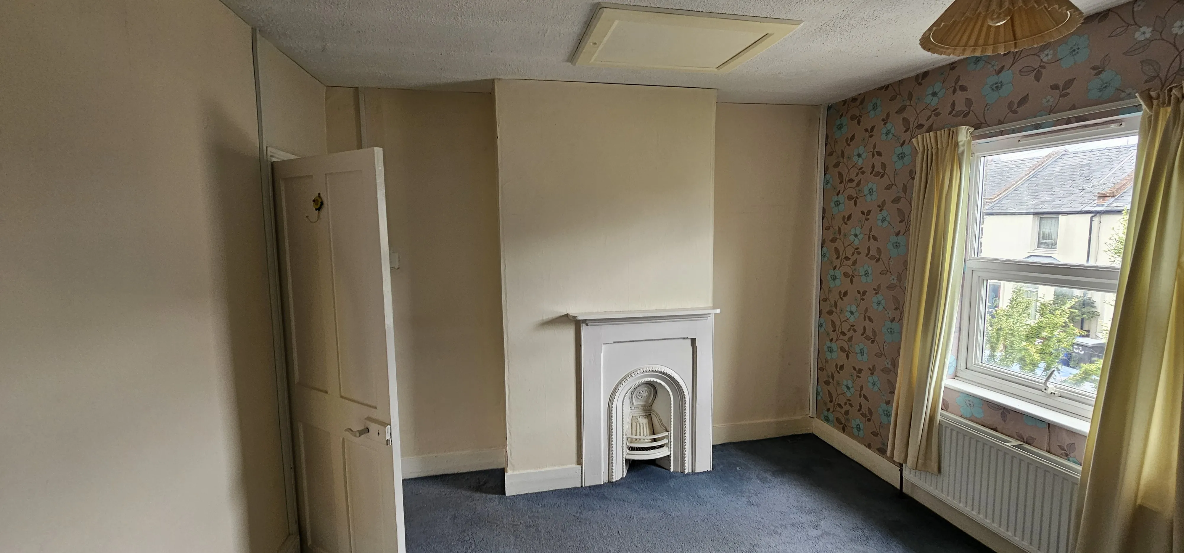 VACANT - Freehold End of Terrace House