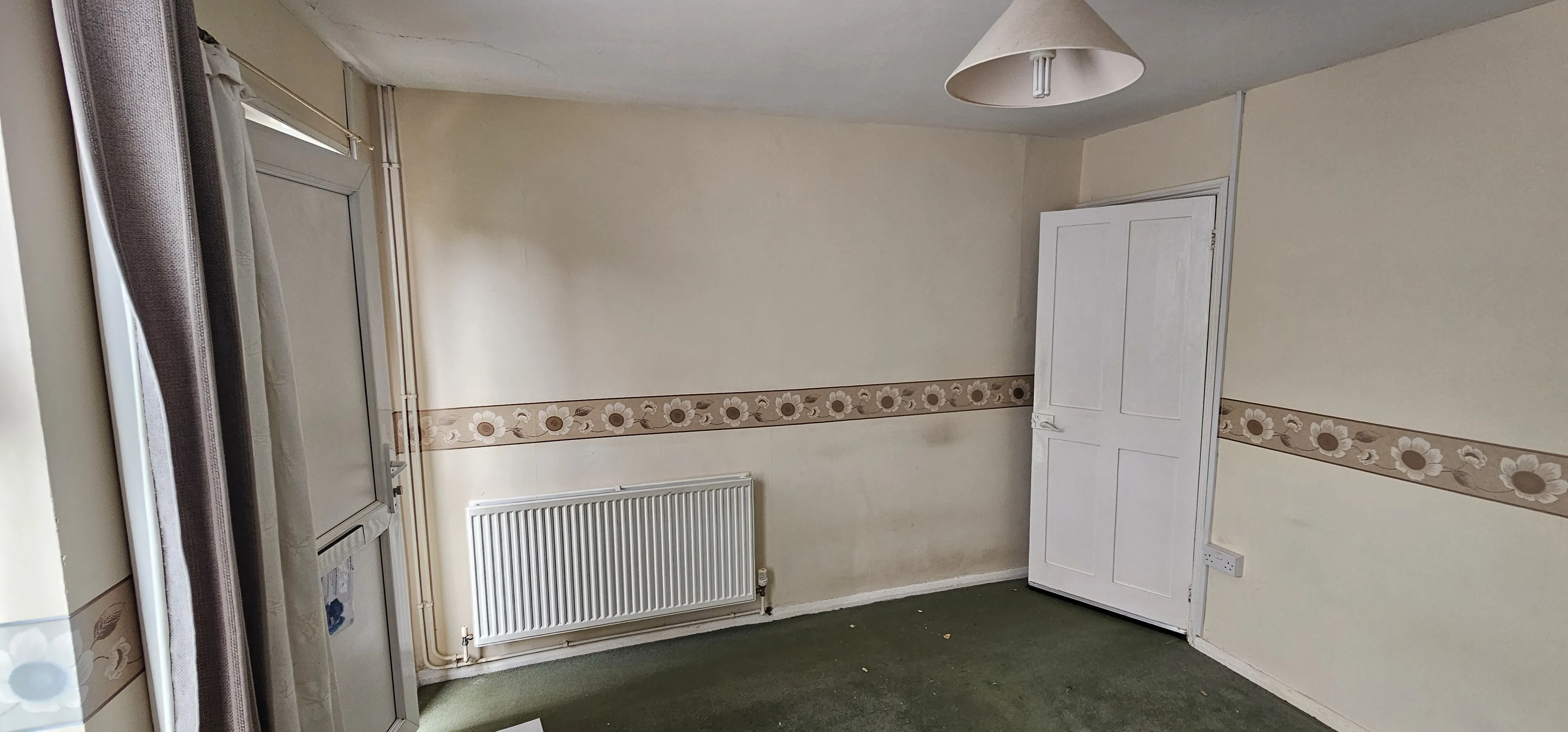 VACANT - Freehold End of Terrace House