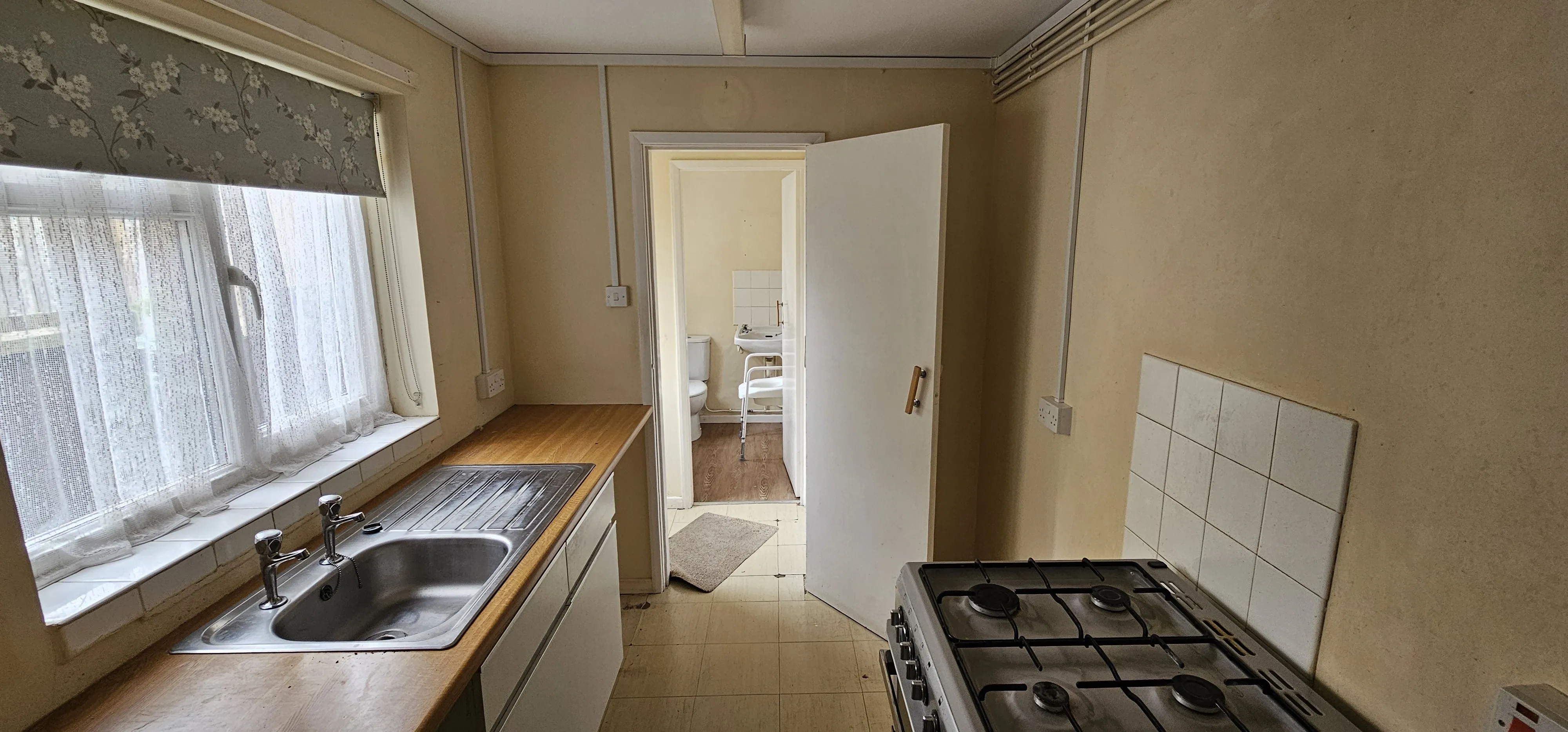 VACANT - Freehold End of Terrace House