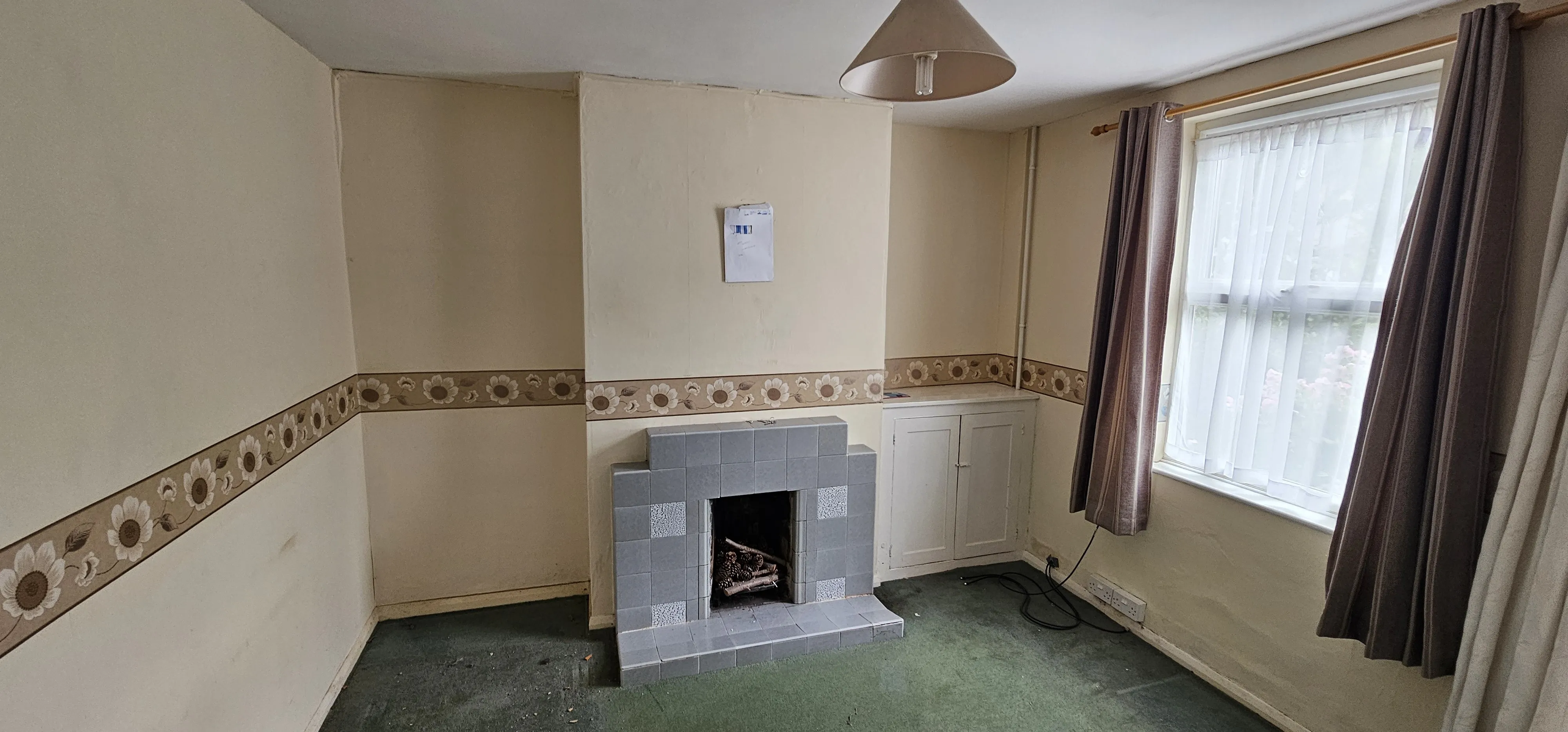 VACANT - Freehold End of Terrace House