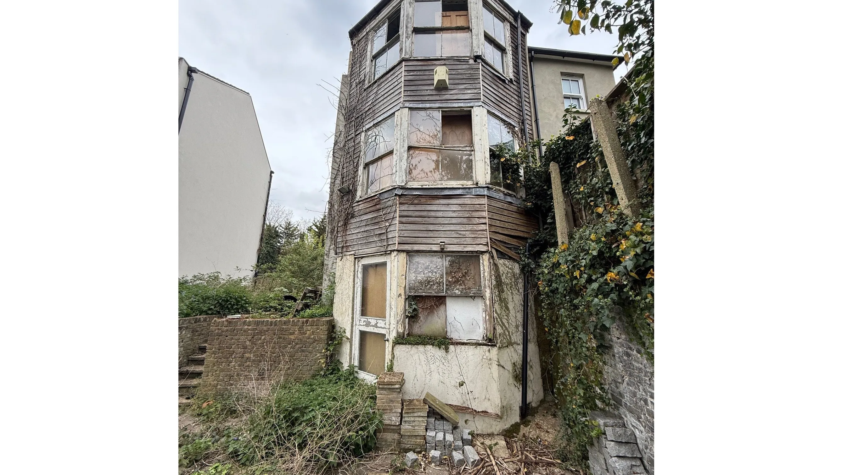 VACANT - Freehold Semi Detached House 