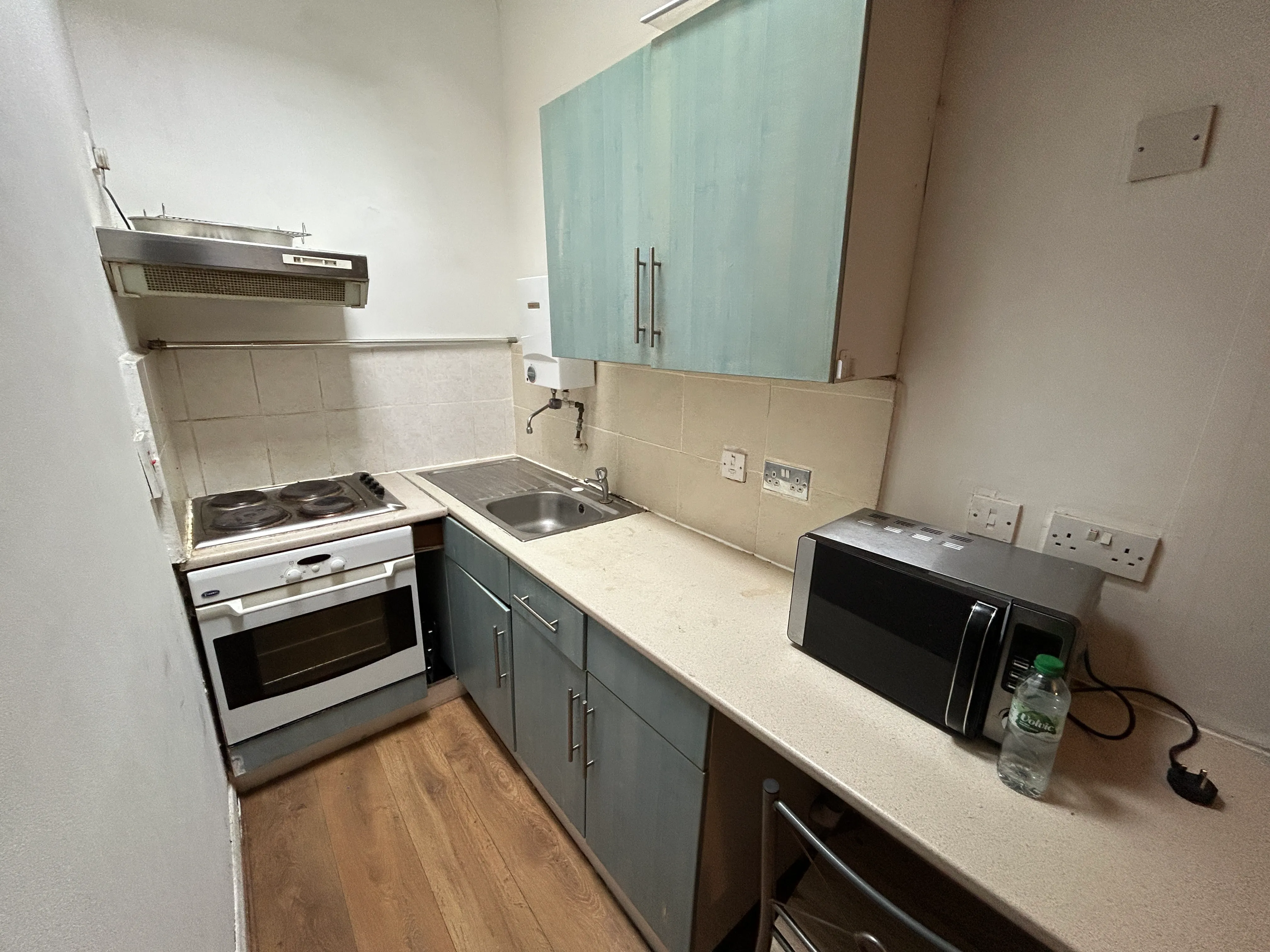 MAJORITY VACANT - Freehold Mid Terrace Building 