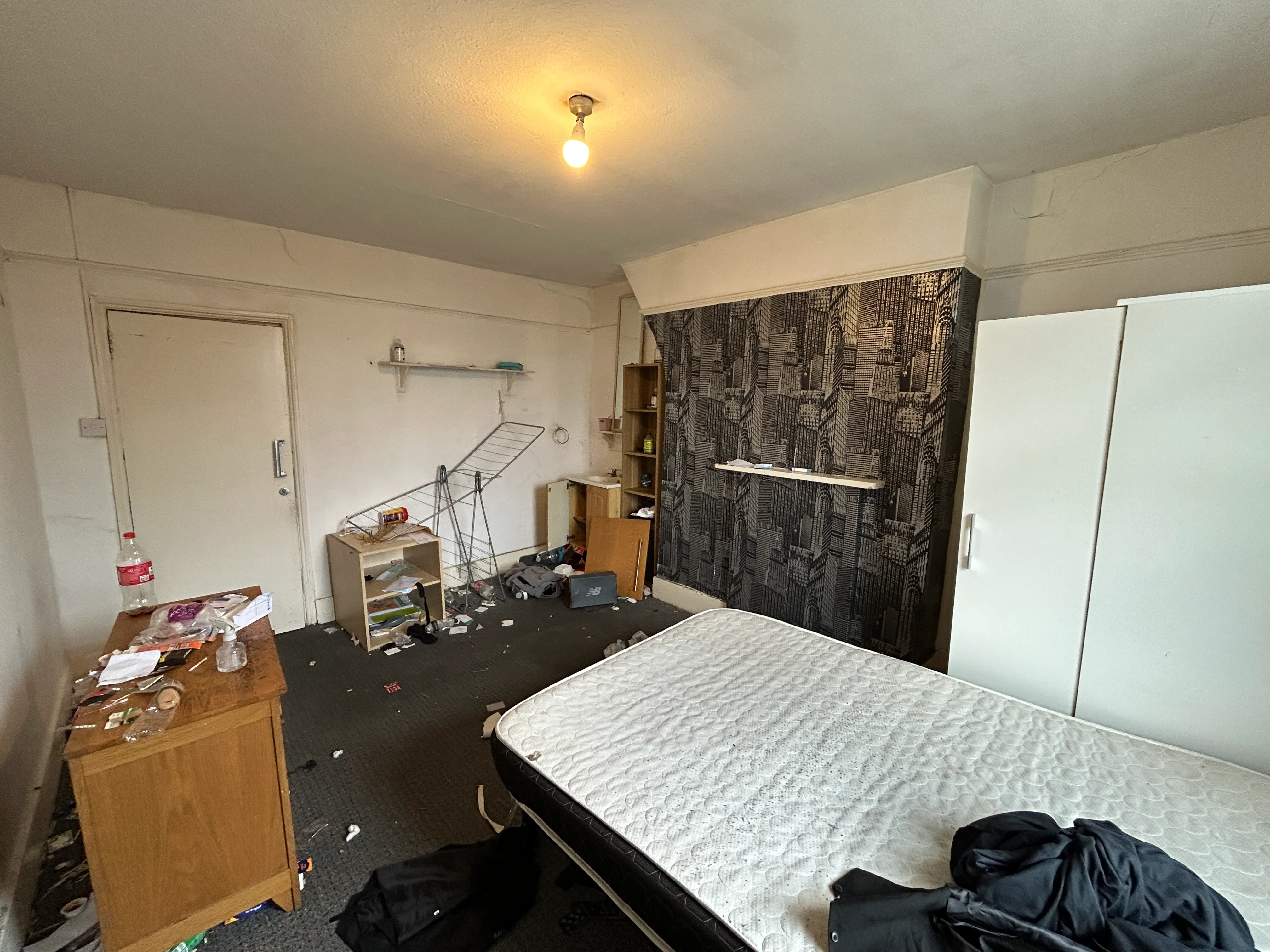 MAJORITY VACANT - Freehold Mid Terrace Building 