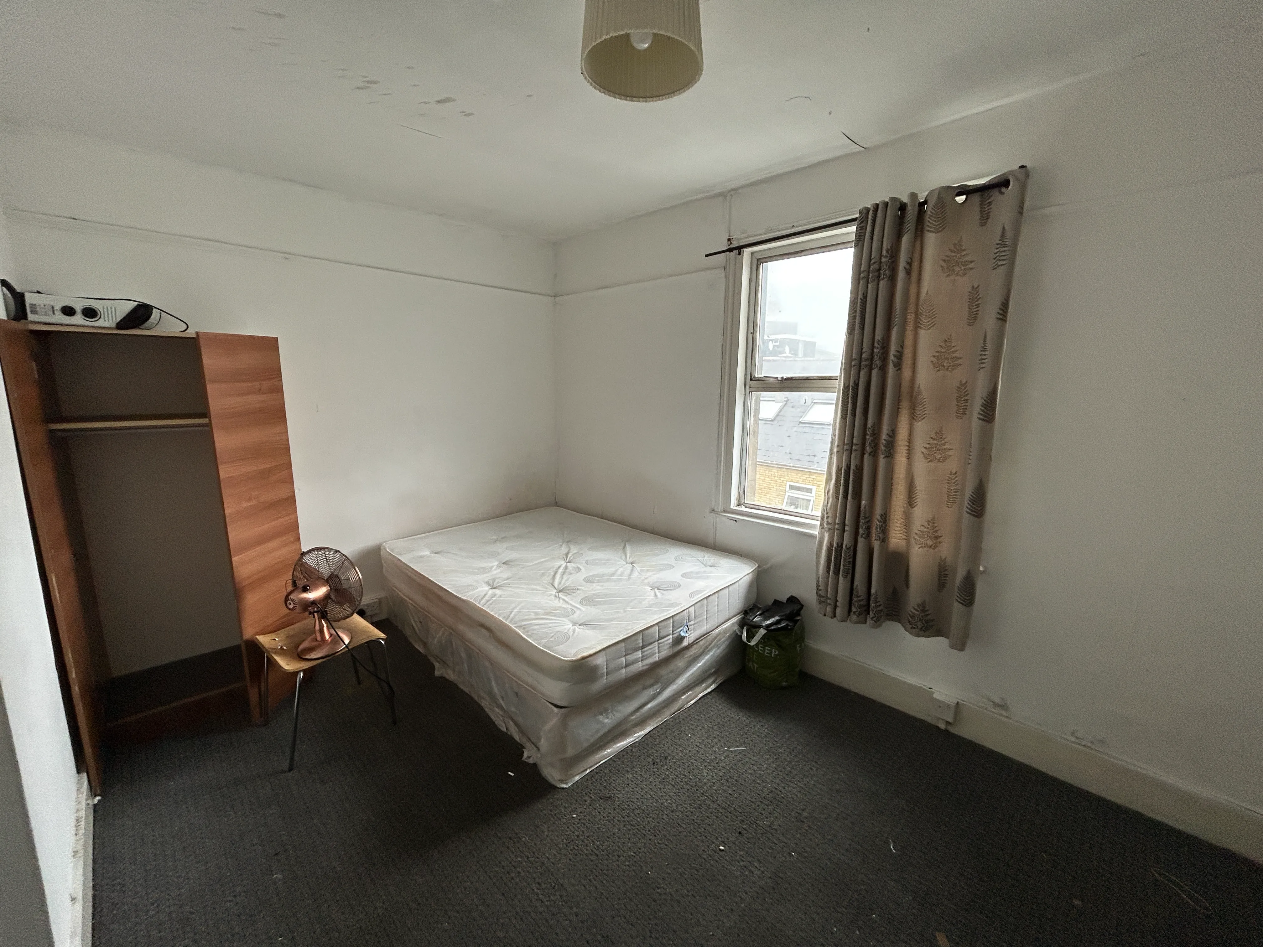 MAJORITY VACANT - Freehold Mid Terrace Building 
