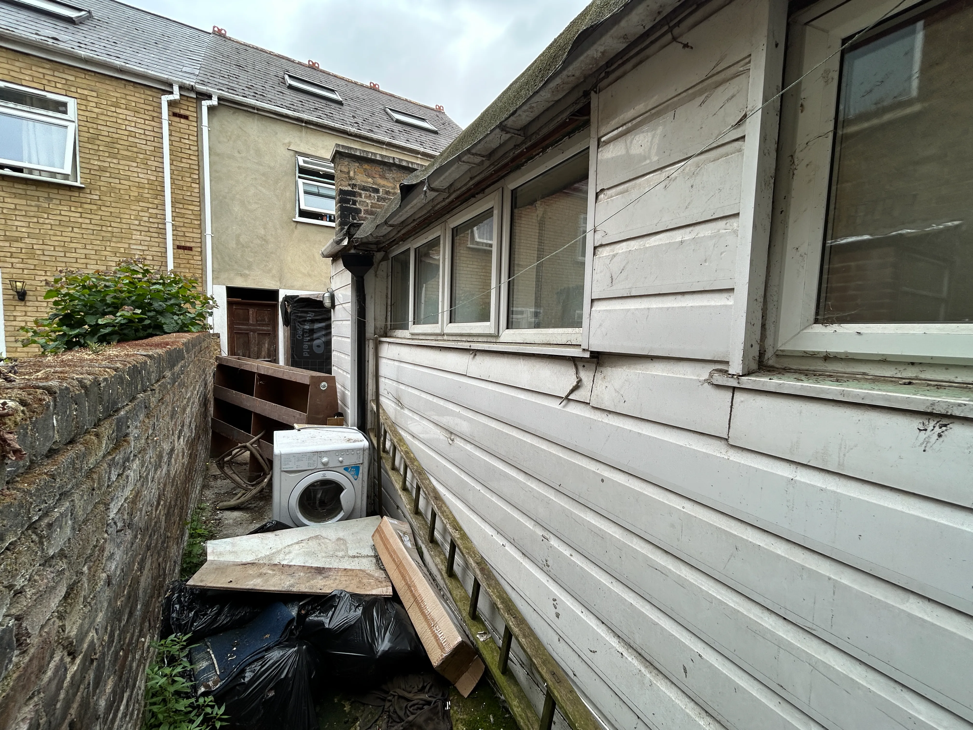 MAJORITY VACANT - Freehold Mid Terrace Building 