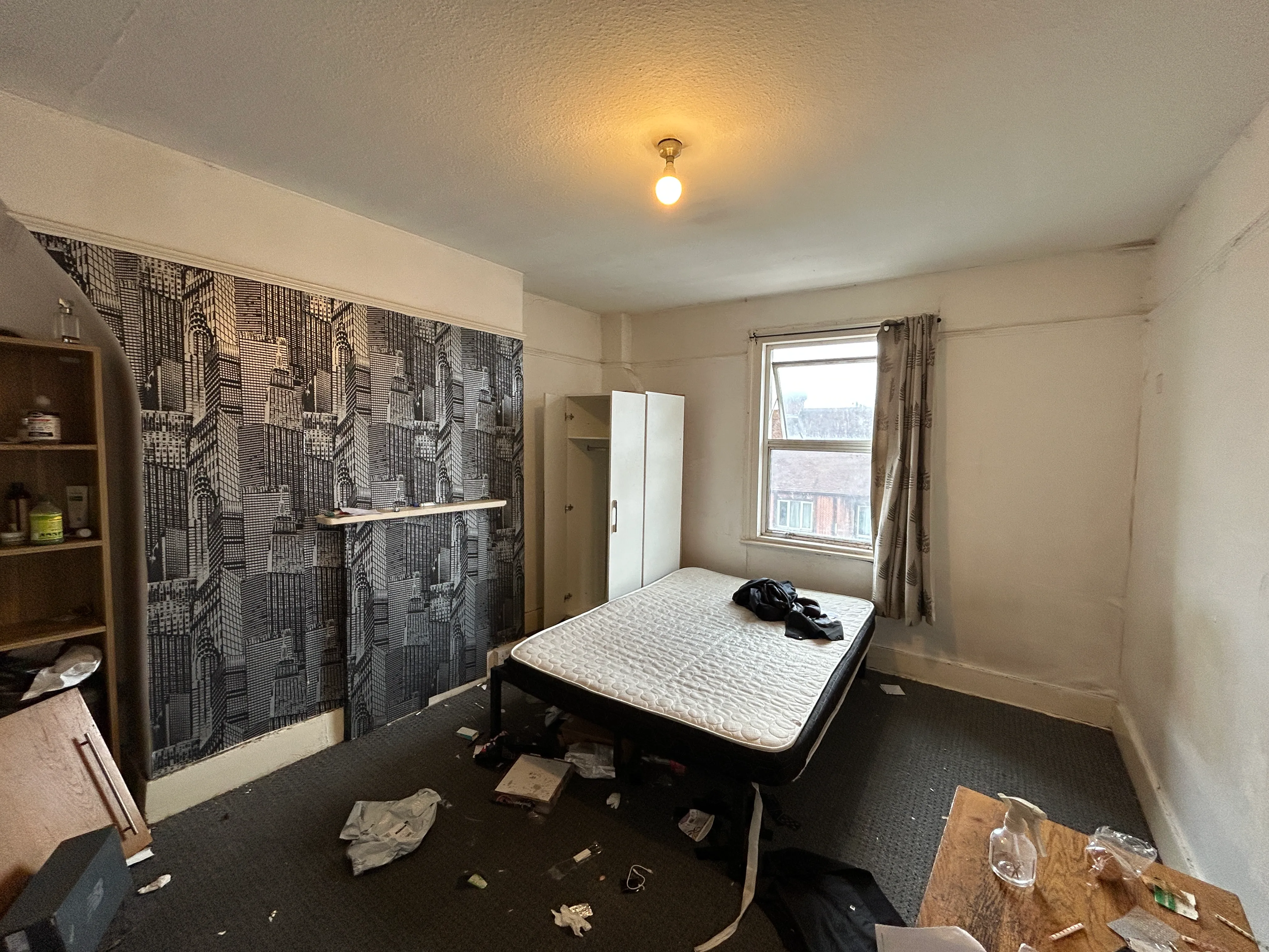 MAJORITY VACANT - Freehold Mid Terrace Building 