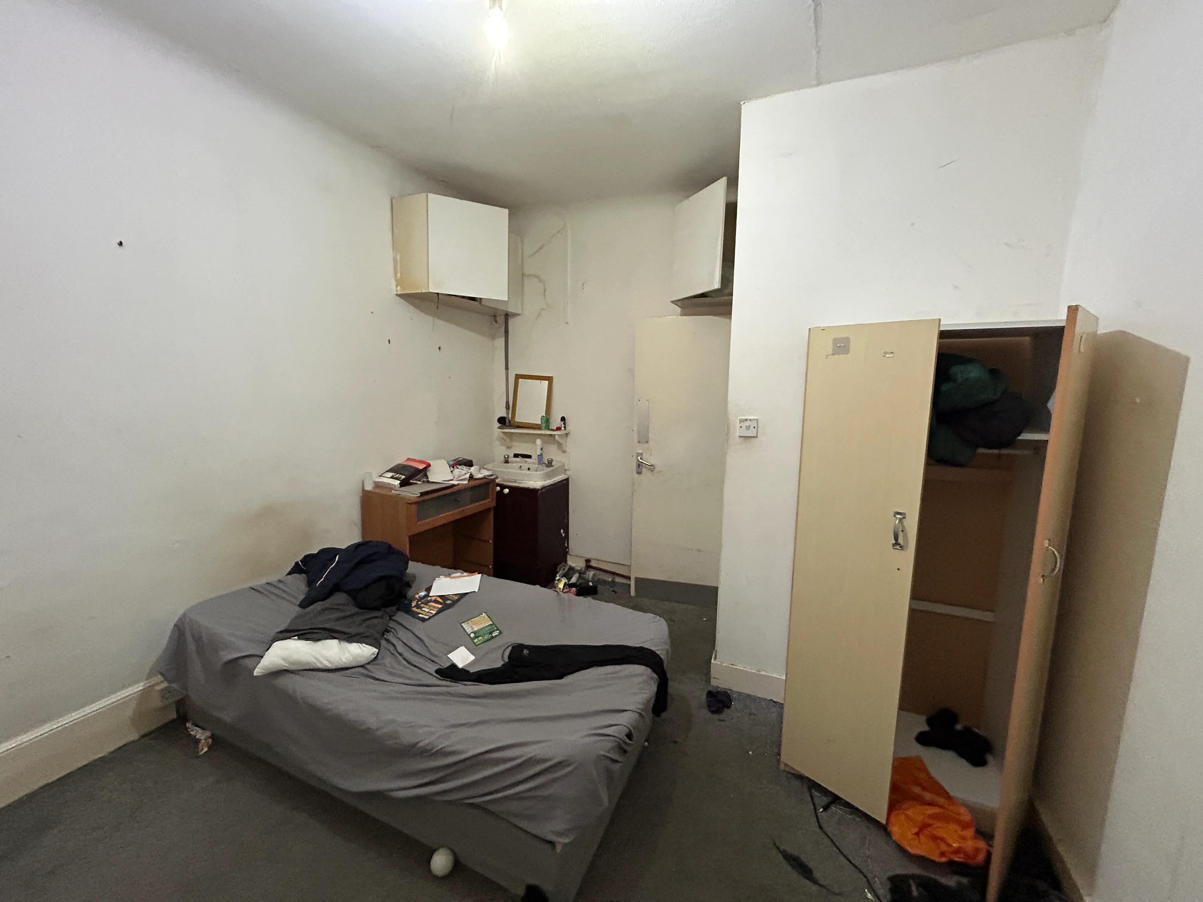 MAJORITY VACANT - Freehold Mid Terrace Building 