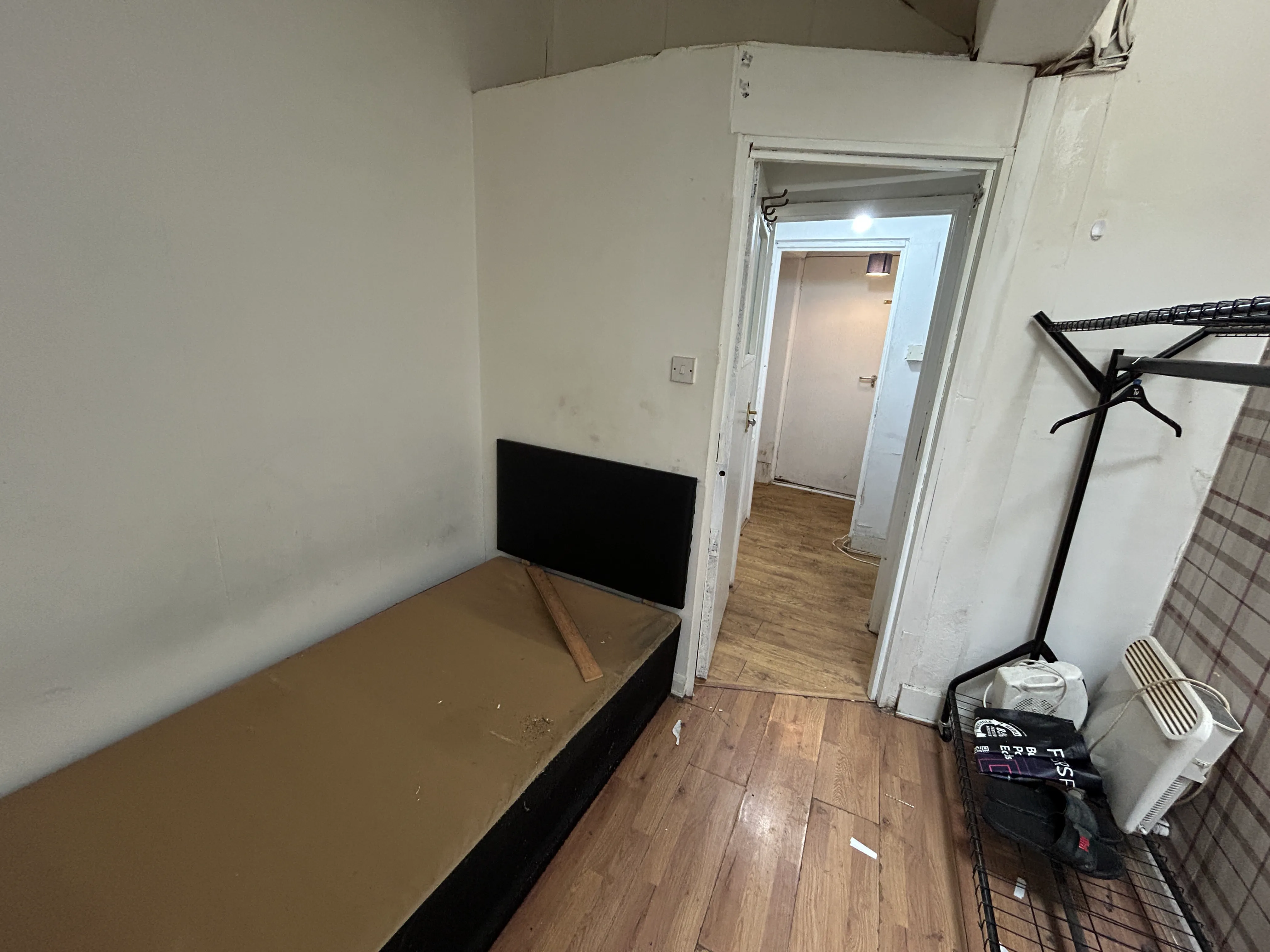 MAJORITY VACANT - Freehold Mid Terrace Building 