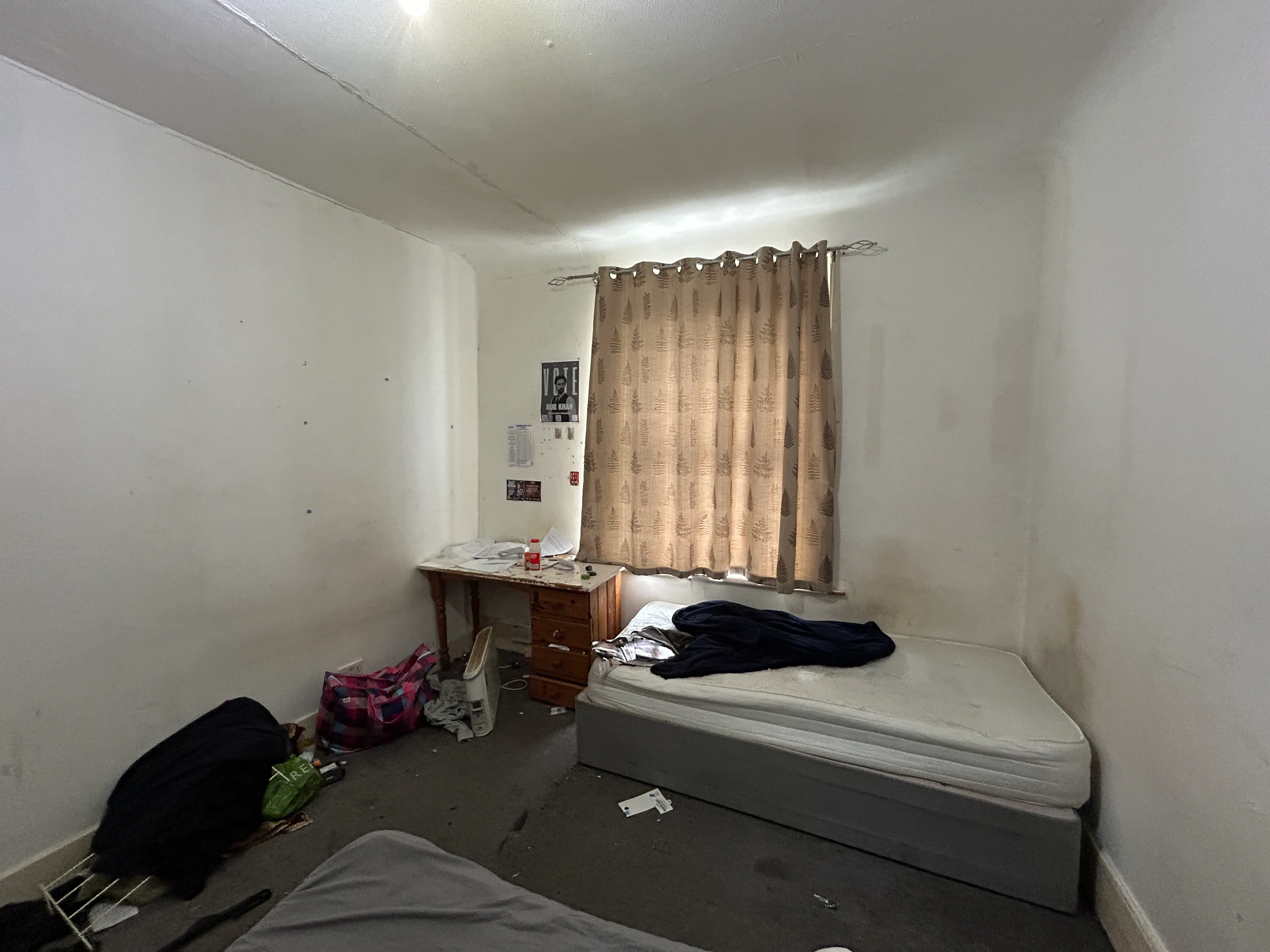 MAJORITY VACANT - Freehold Mid Terrace Building 
