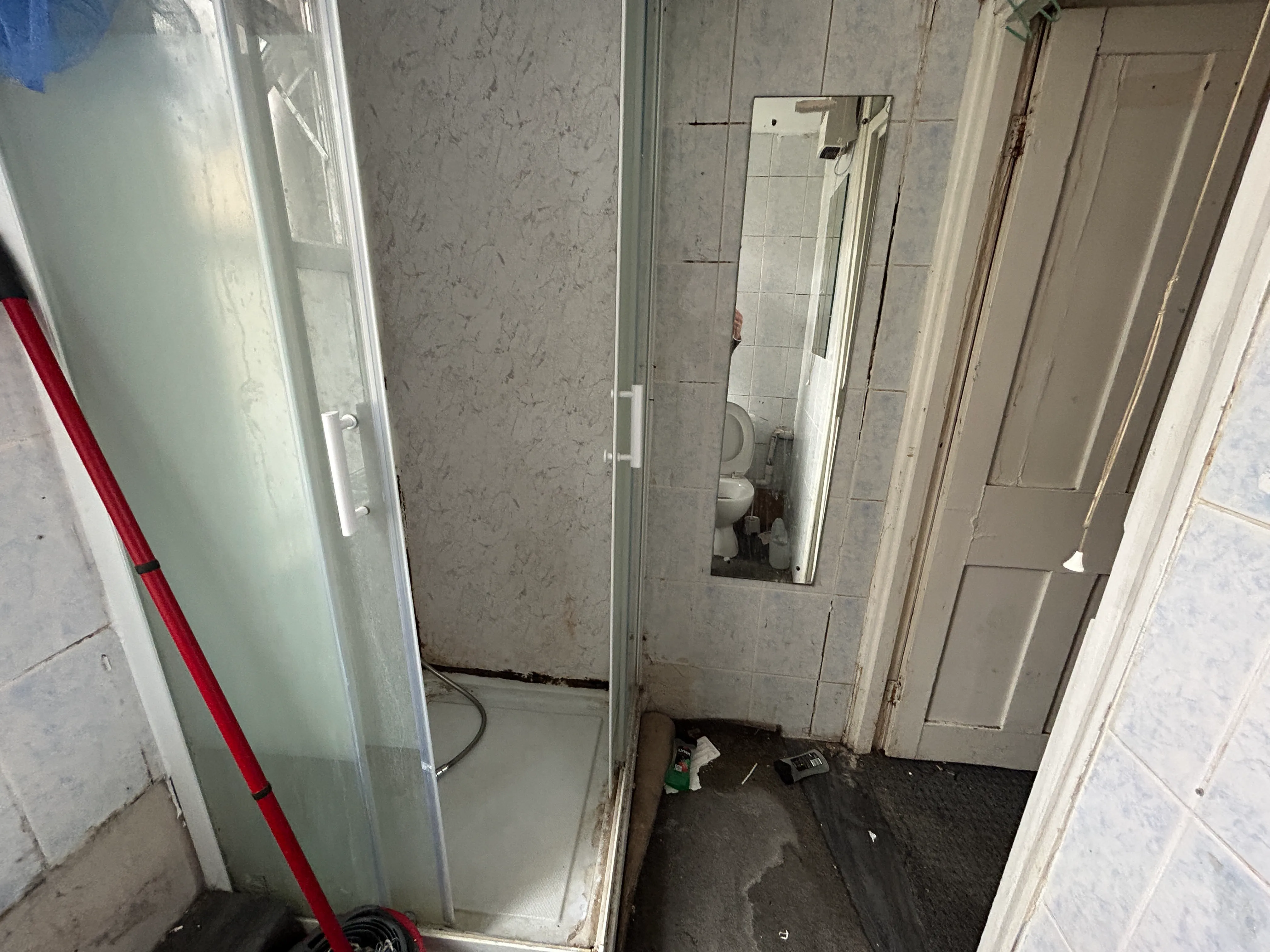 MAJORITY VACANT - Freehold Mid Terrace Building 