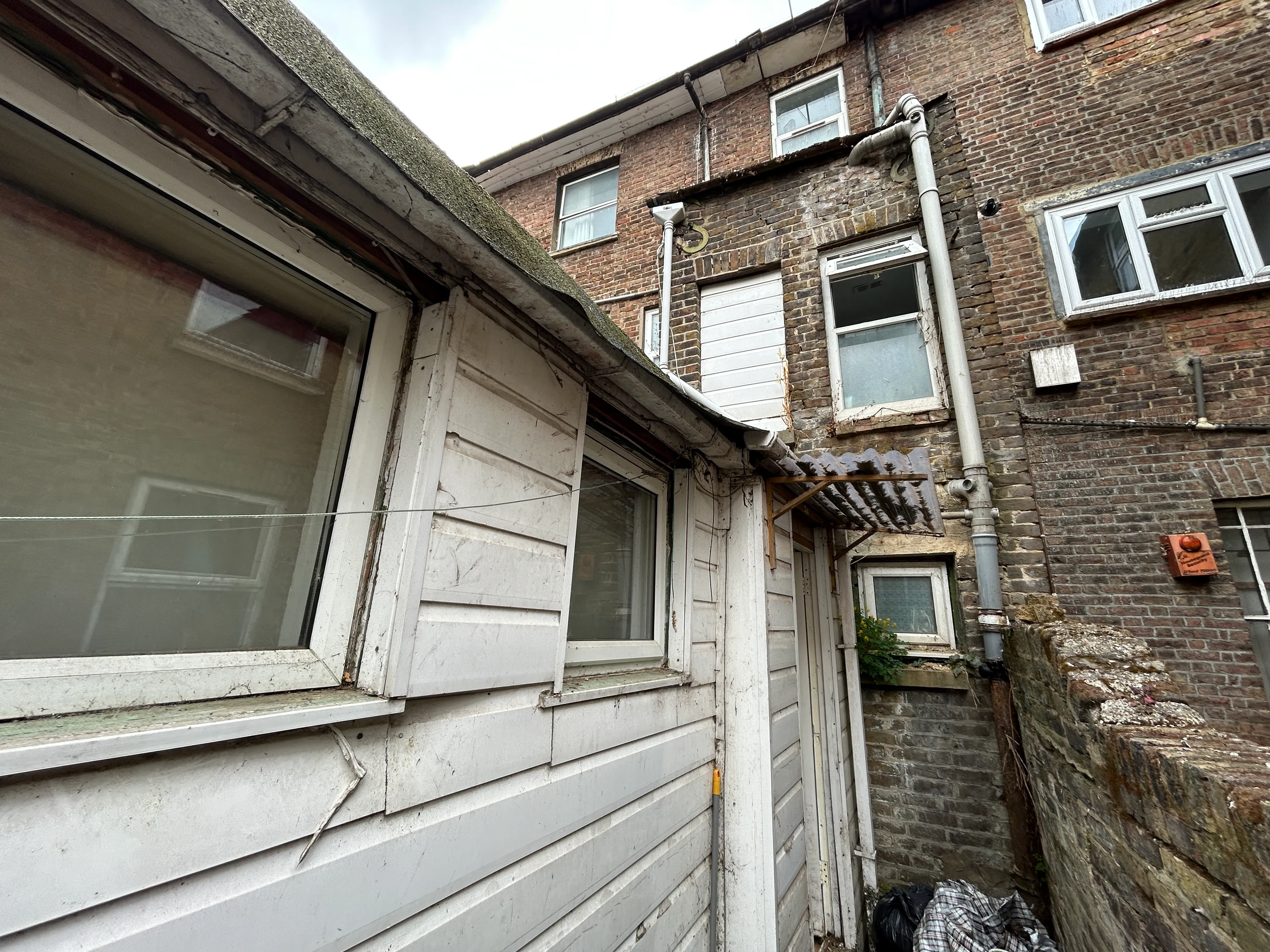 MAJORITY VACANT - Freehold Mid Terrace Building 