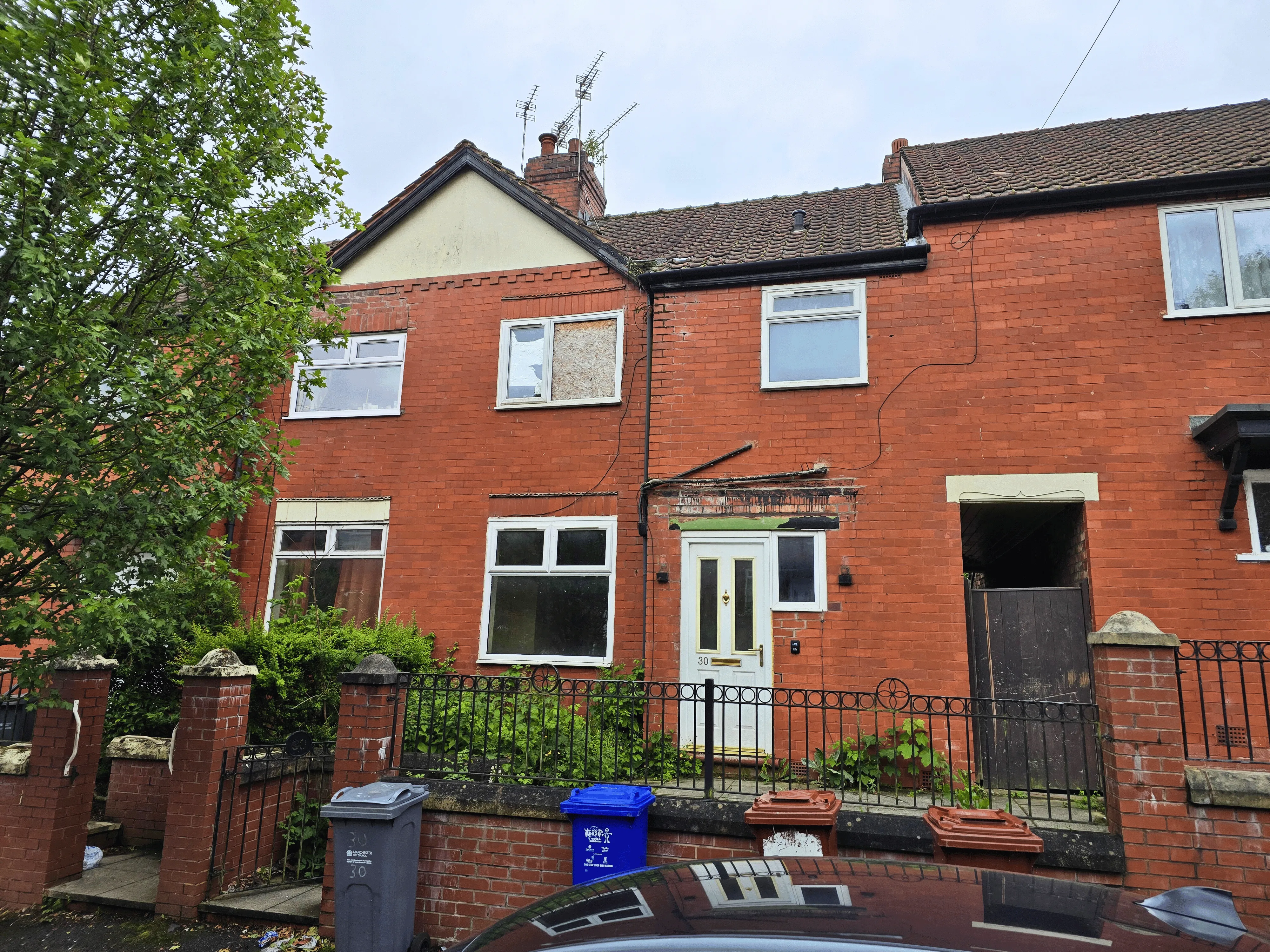 VACANT - Freehold Mid Terrace House
