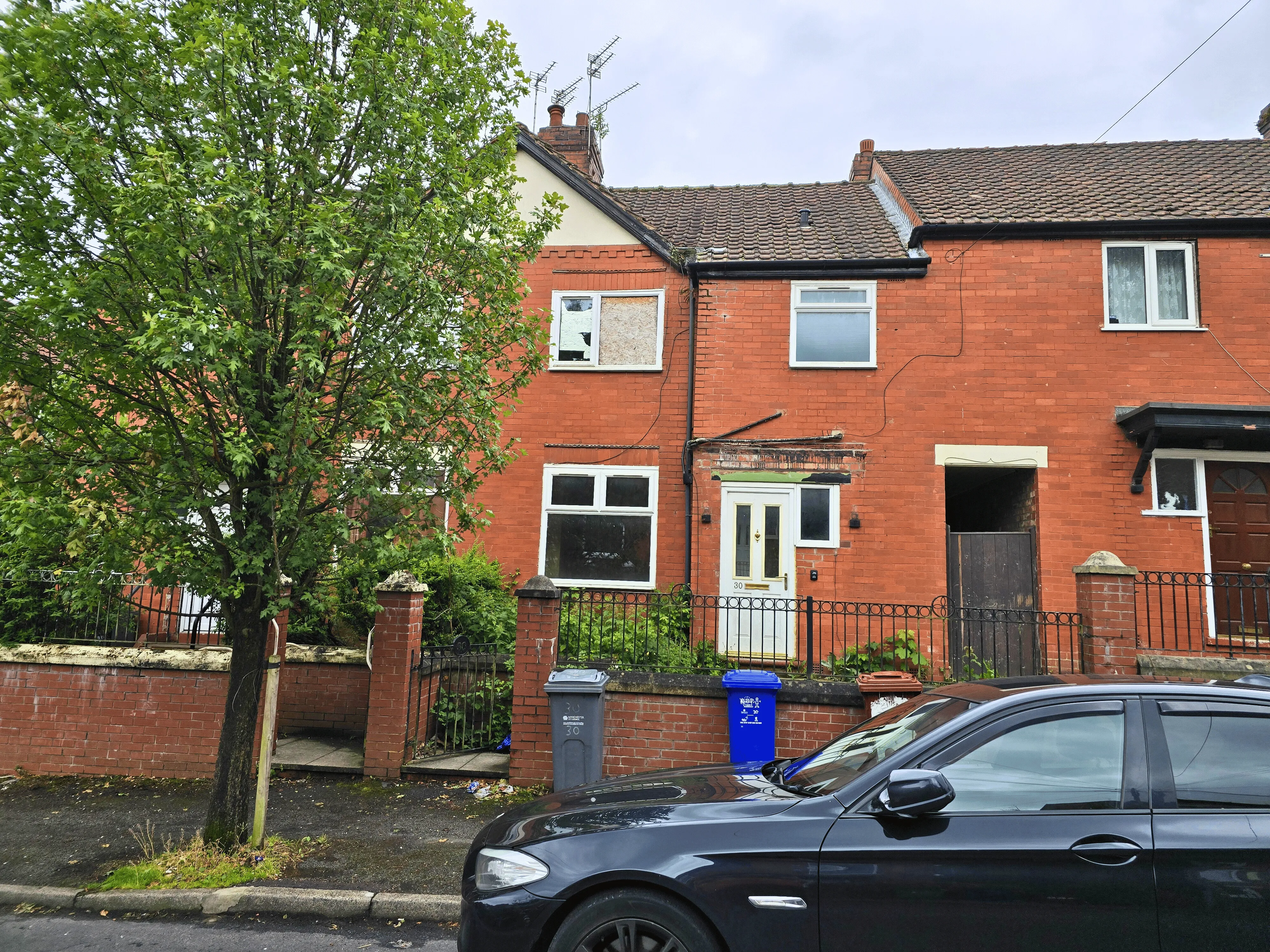 VACANT - Freehold Mid Terrace House