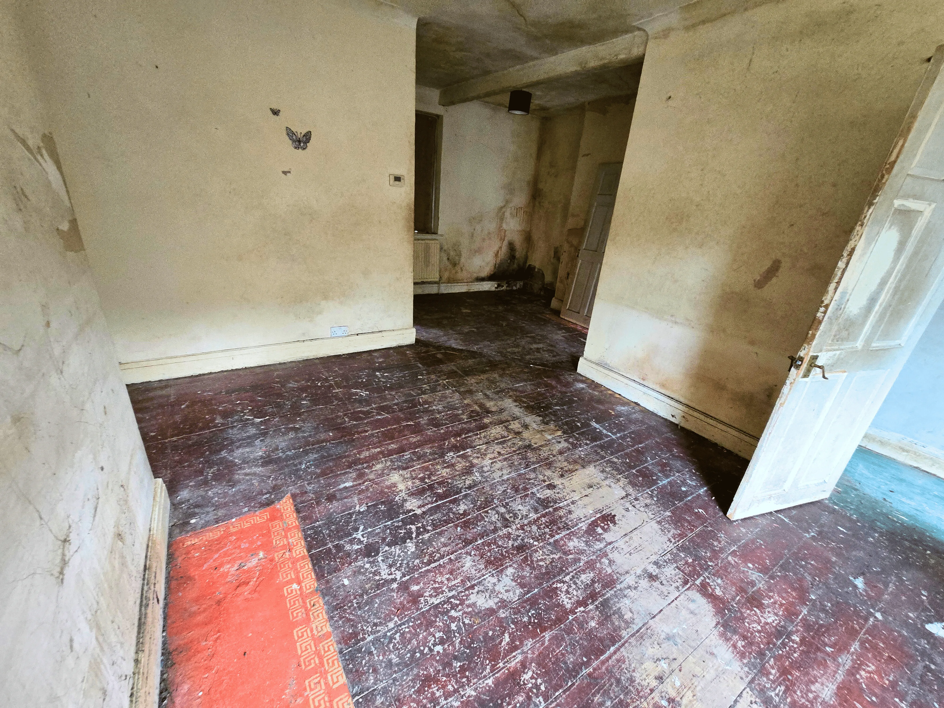 VACANT - Freehold Mid Terrace House
