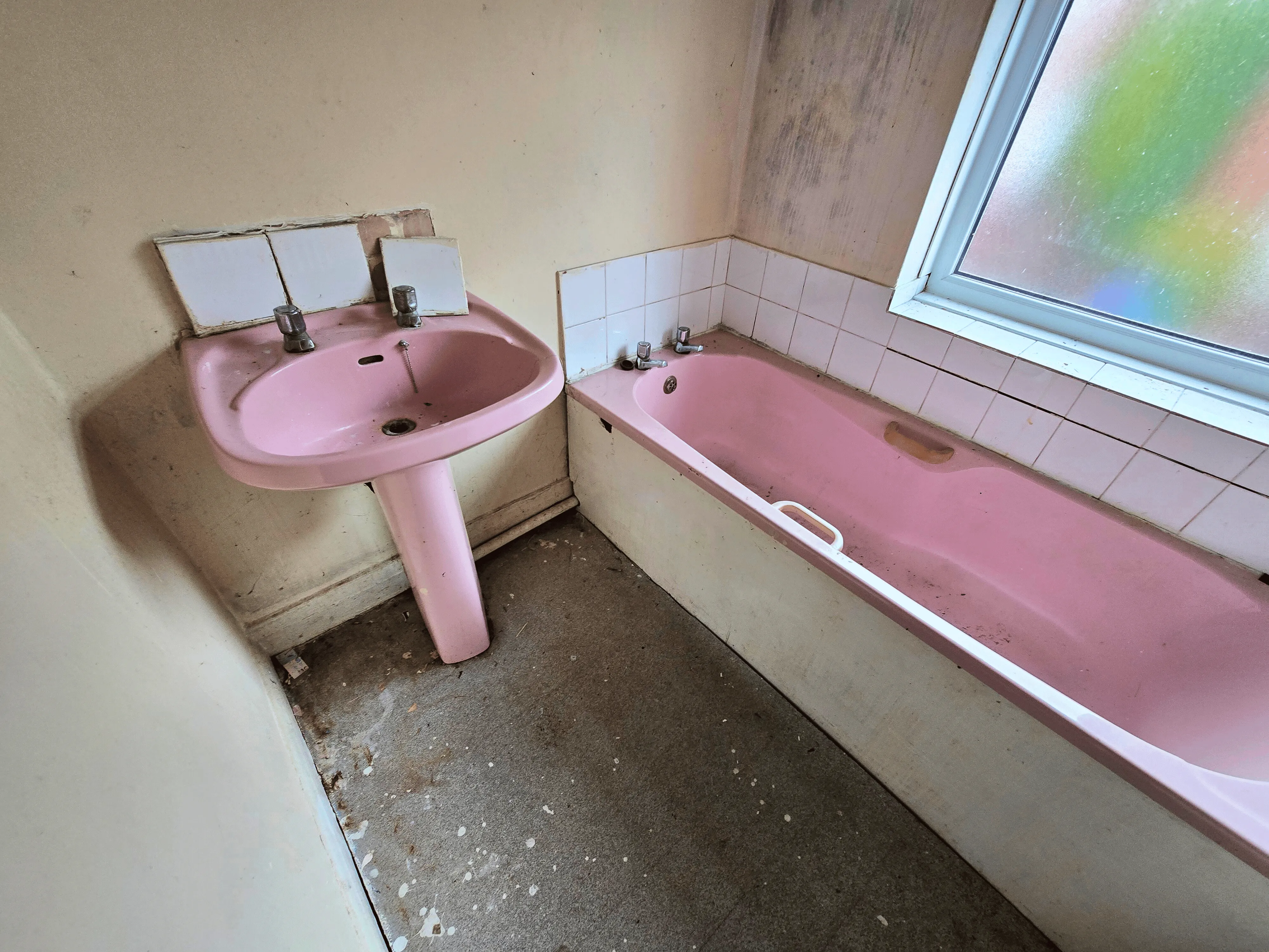 VACANT - Freehold Mid Terrace House