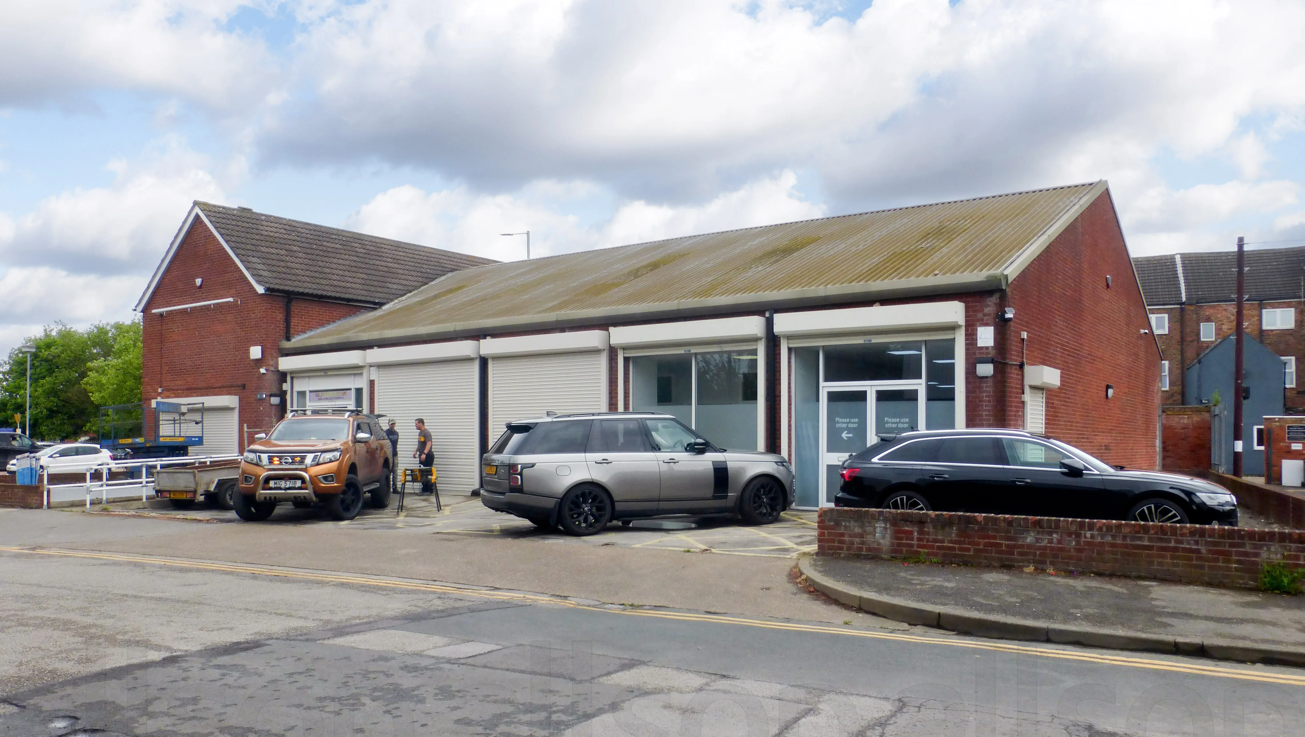 Freehold Warehouse/Showroom Investment