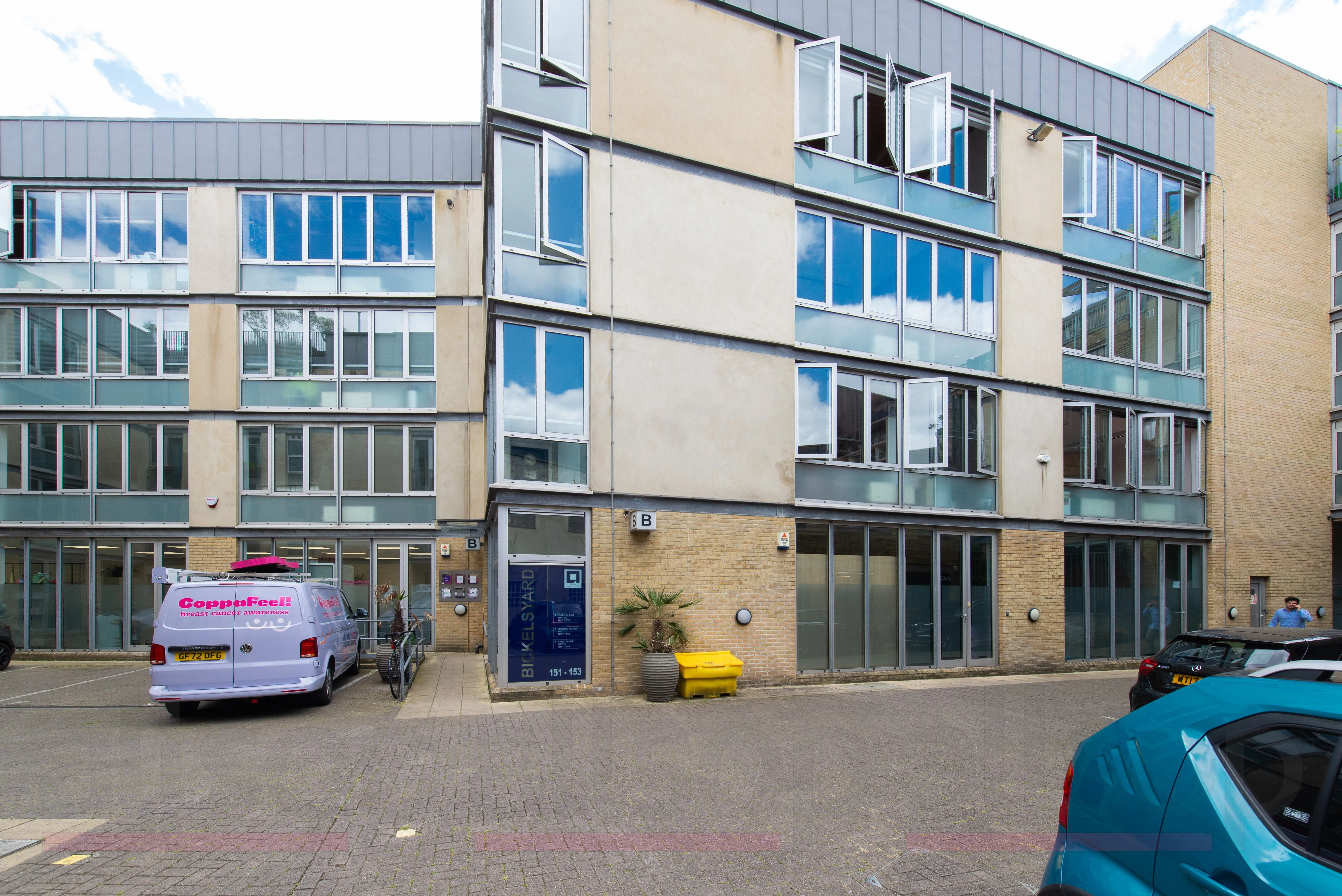 Vacant Modern Long Leasehold Office
