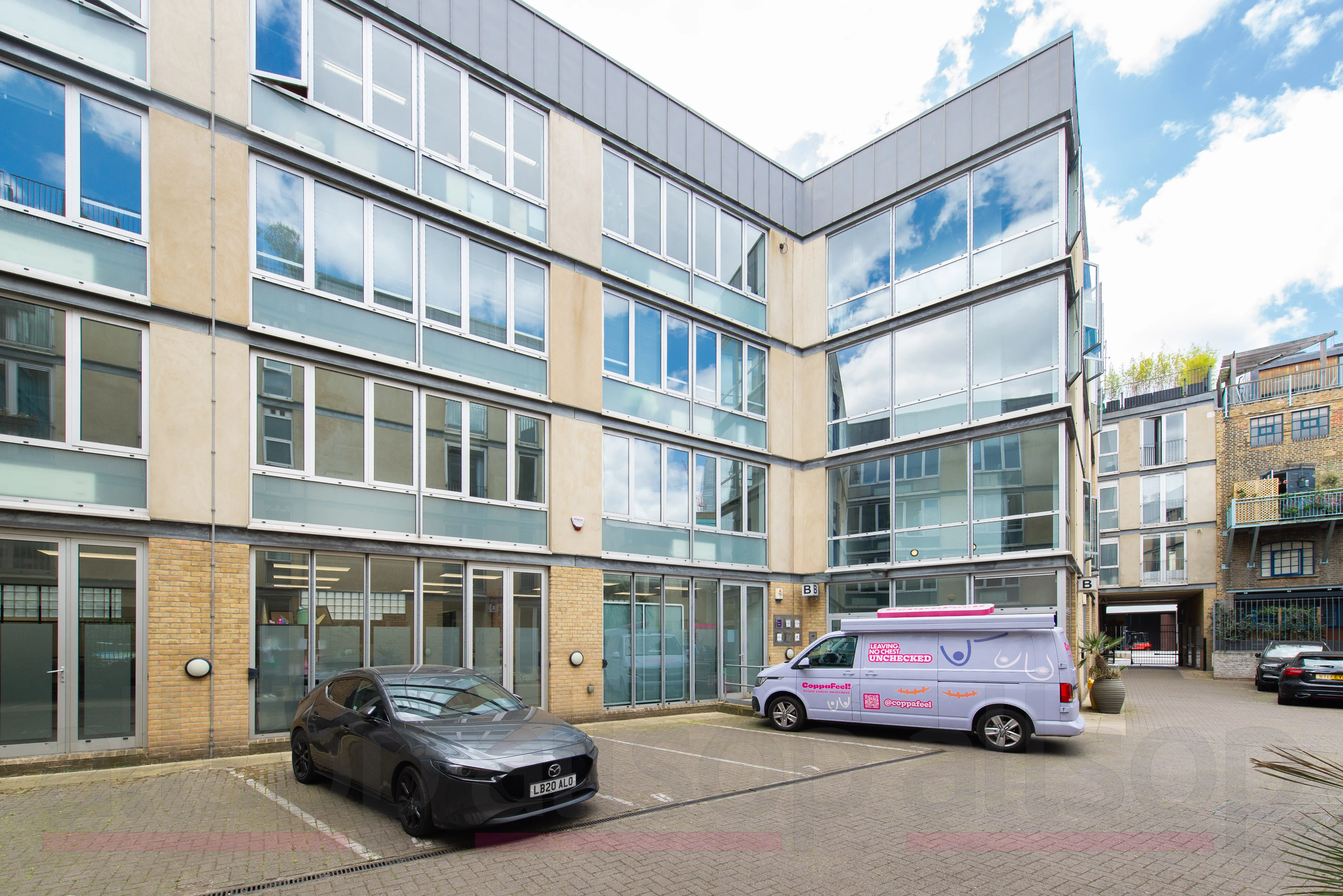 Vacant Modern Long Leasehold Office