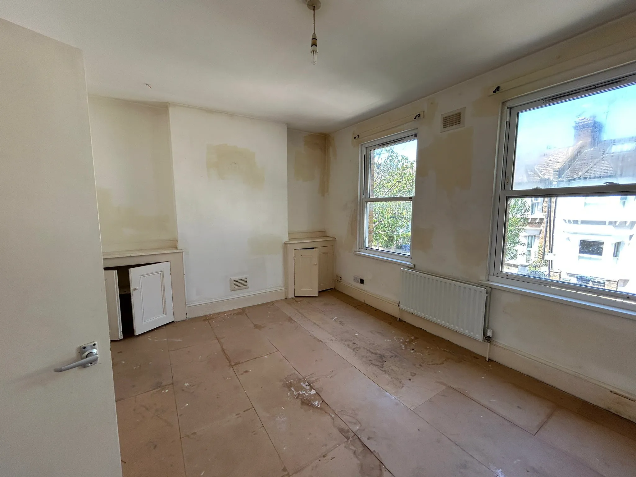 VACANT - Leasehold Self Contained First Floor Flat 