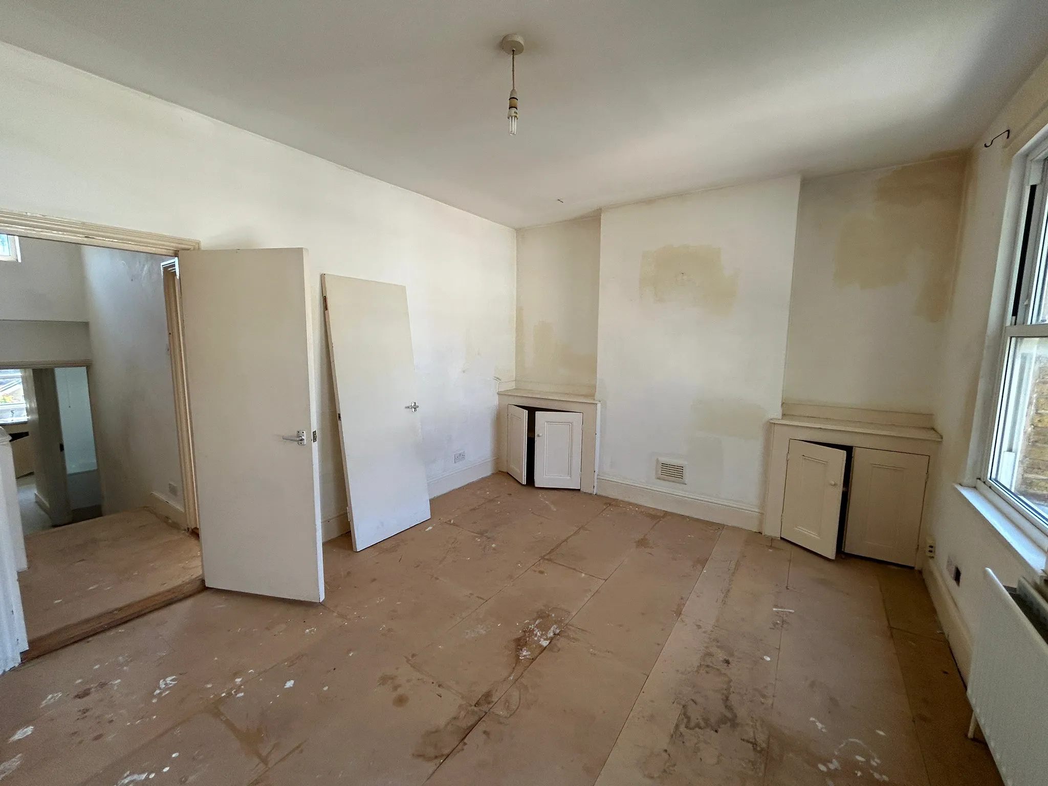 VACANT - Leasehold Self Contained First Floor Flat 