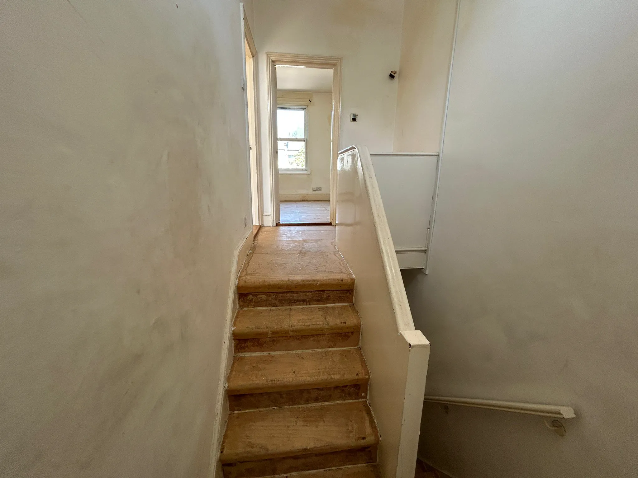 VACANT - Leasehold Self Contained First Floor Flat 