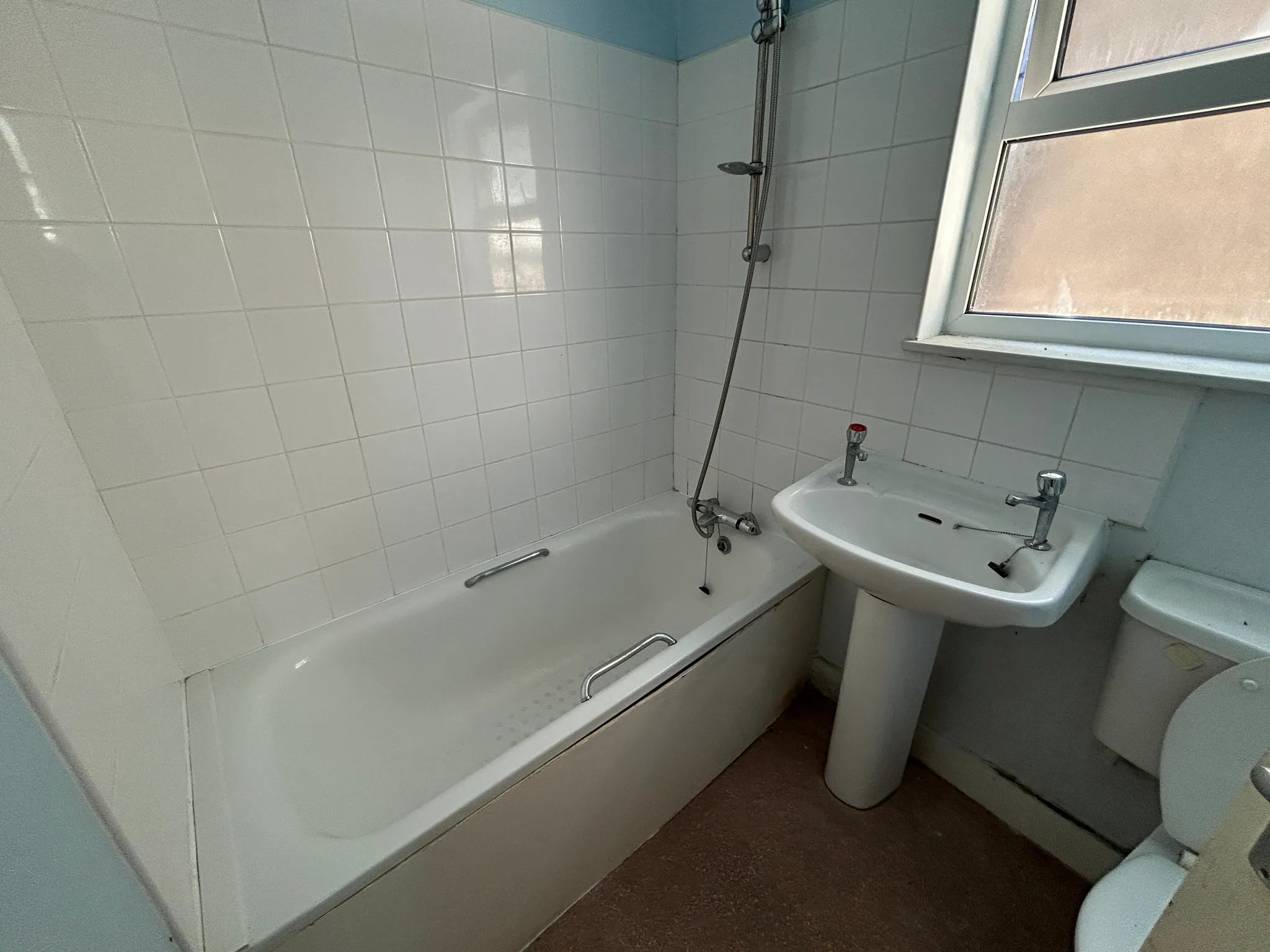 VACANT - Leasehold Self Contained First Floor Flat 