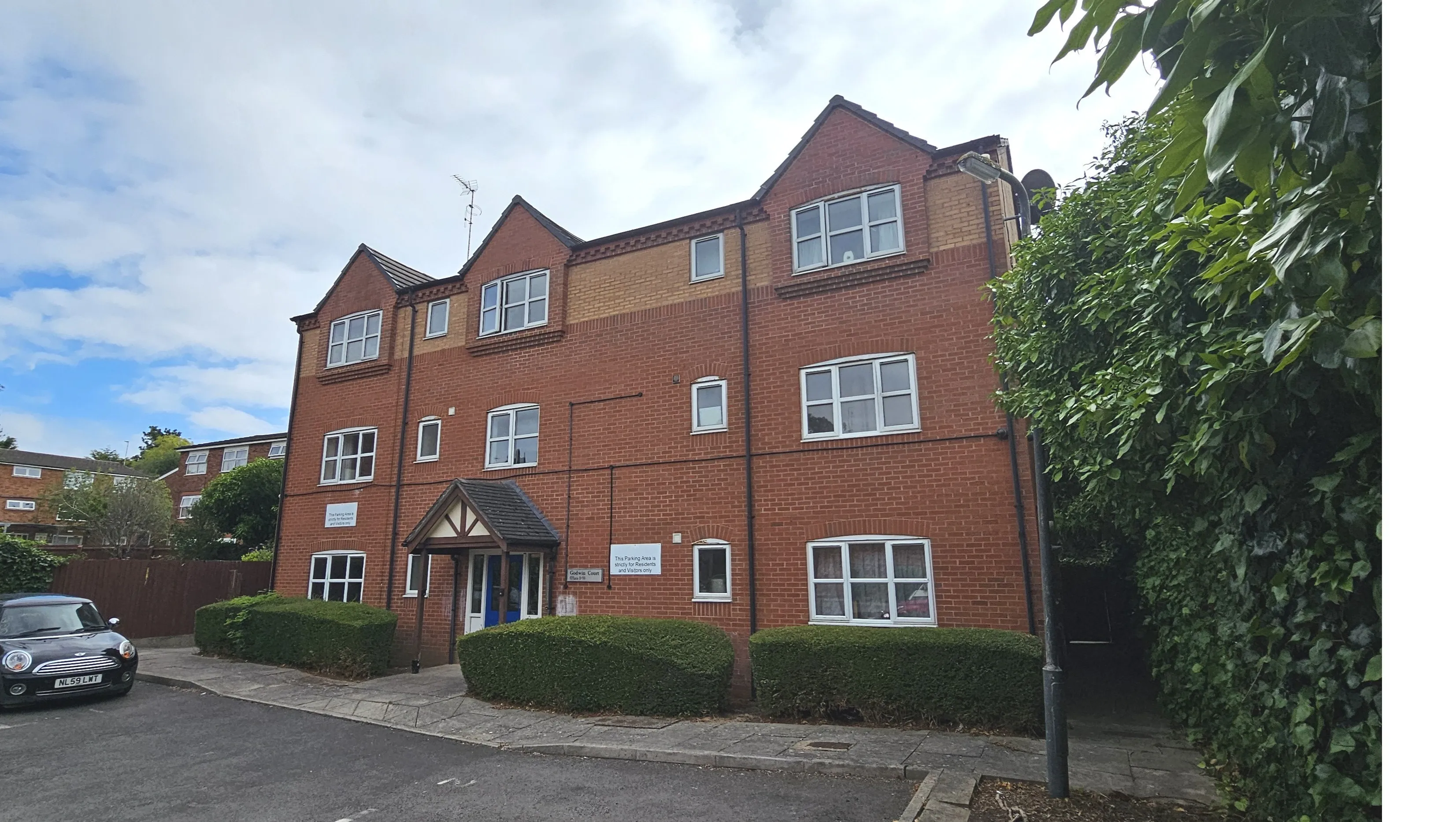 VACANT - Leasehold Self Contained Ground Floor Flat