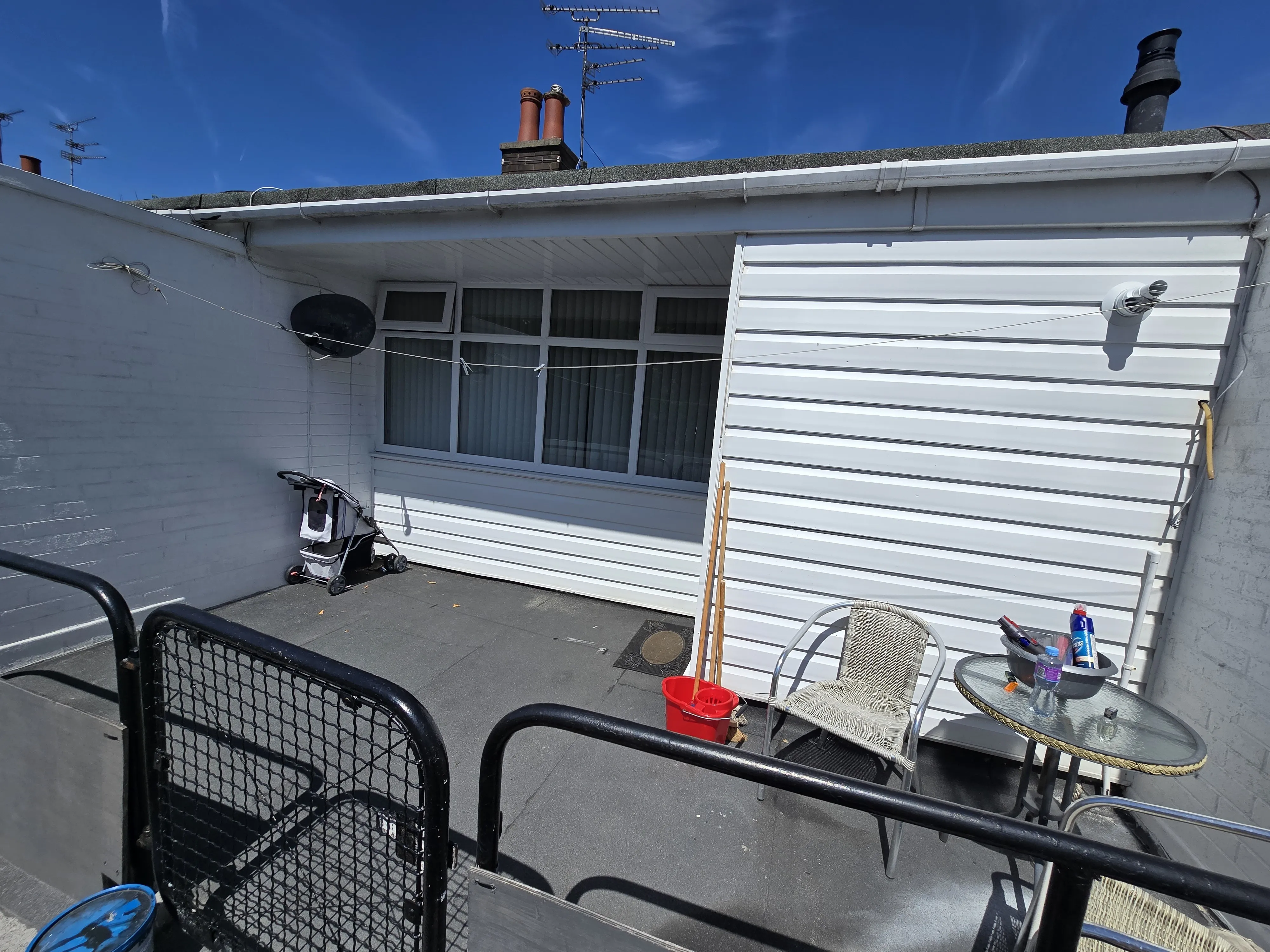 INVESTMENT - Leasehold Self Contained First Floor Flat