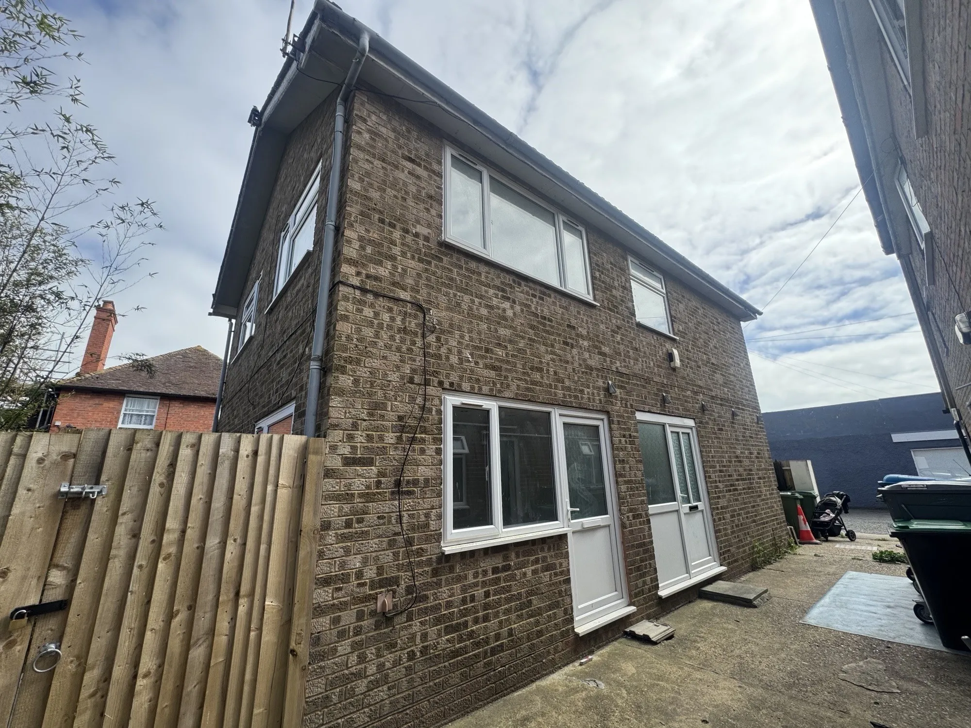 Freehold Detached Building 