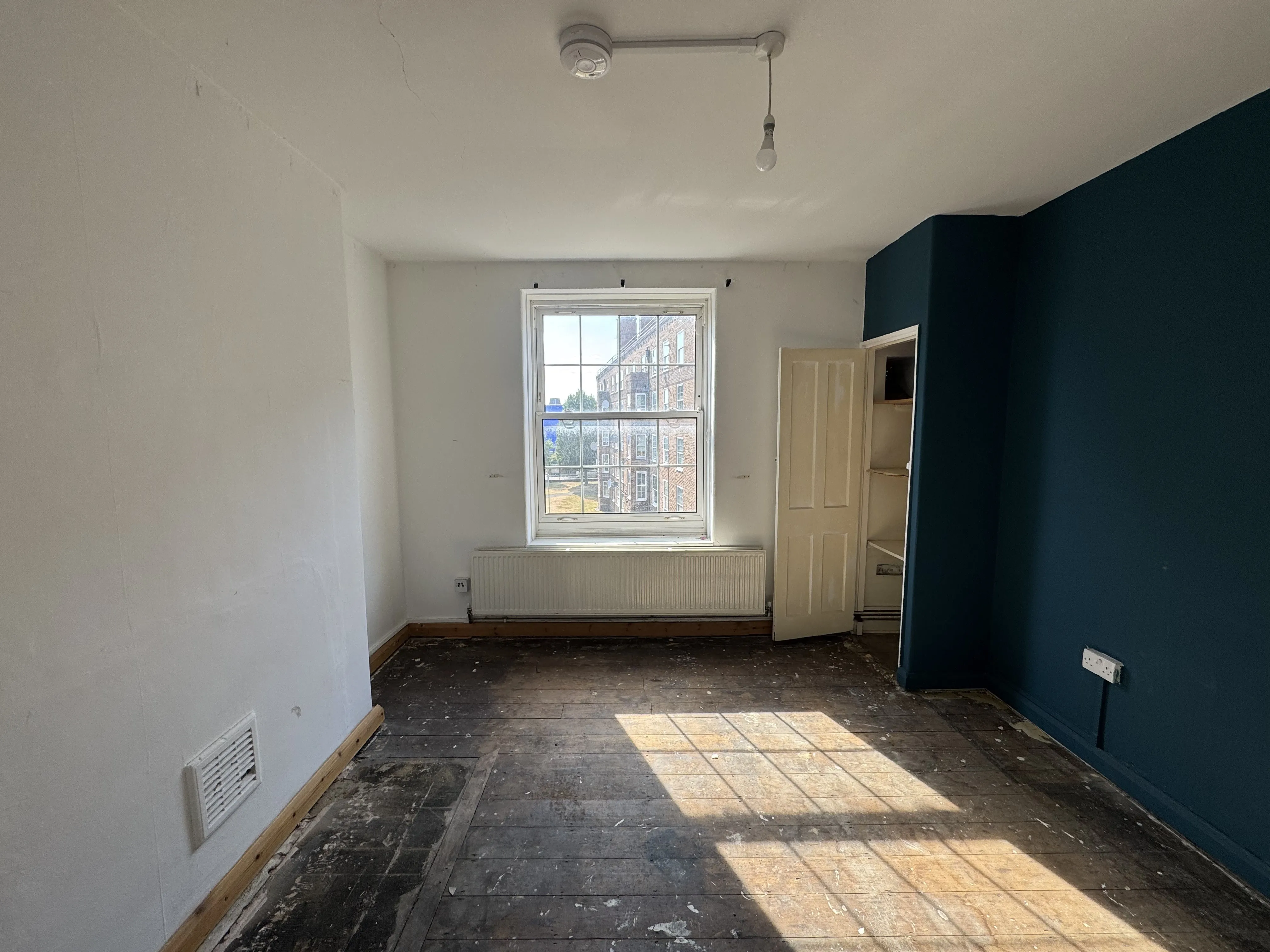 VACANT - Leasehold Self Contained Third Floor Flat
