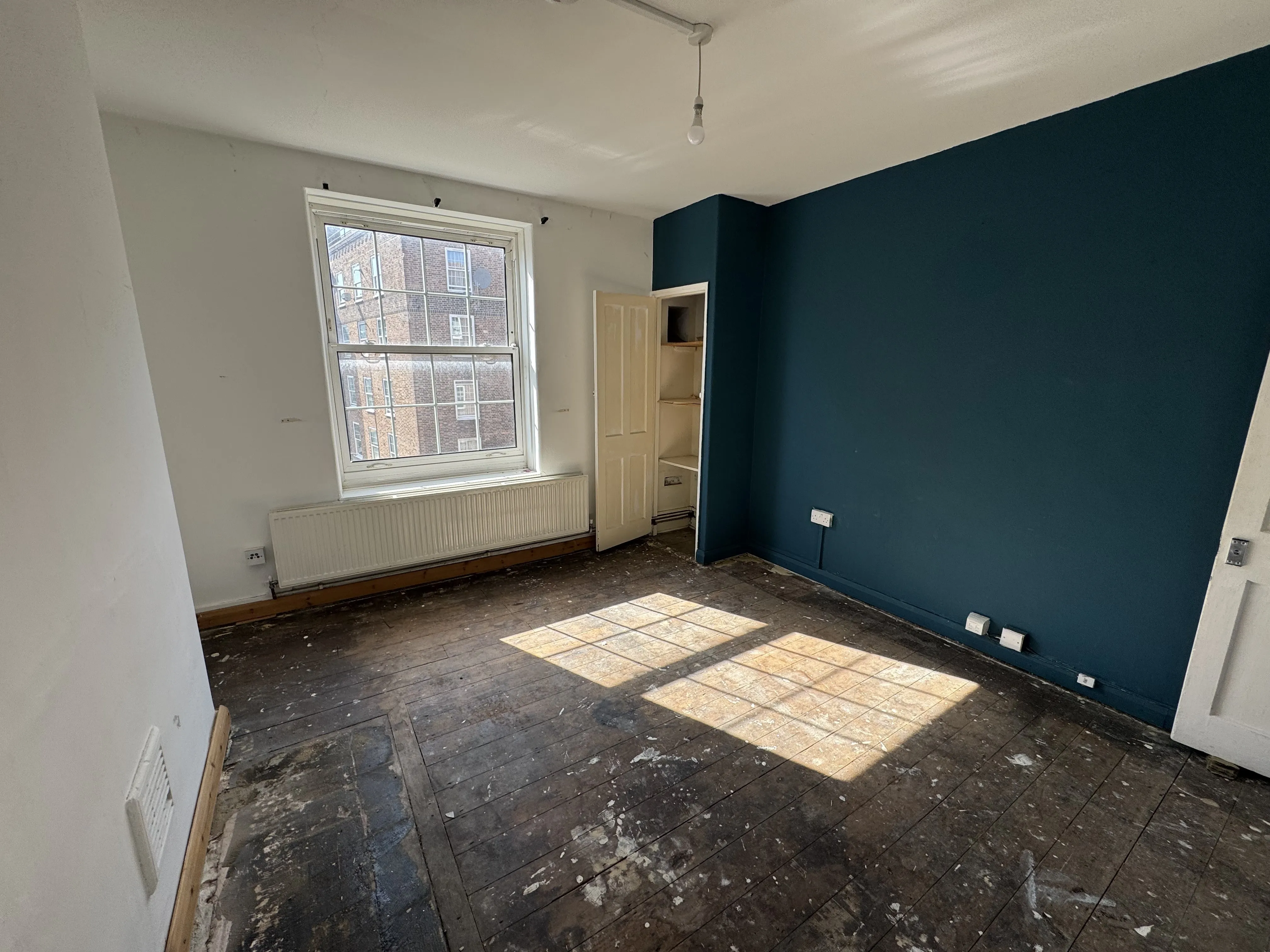 VACANT - Leasehold Self Contained Third Floor Flat