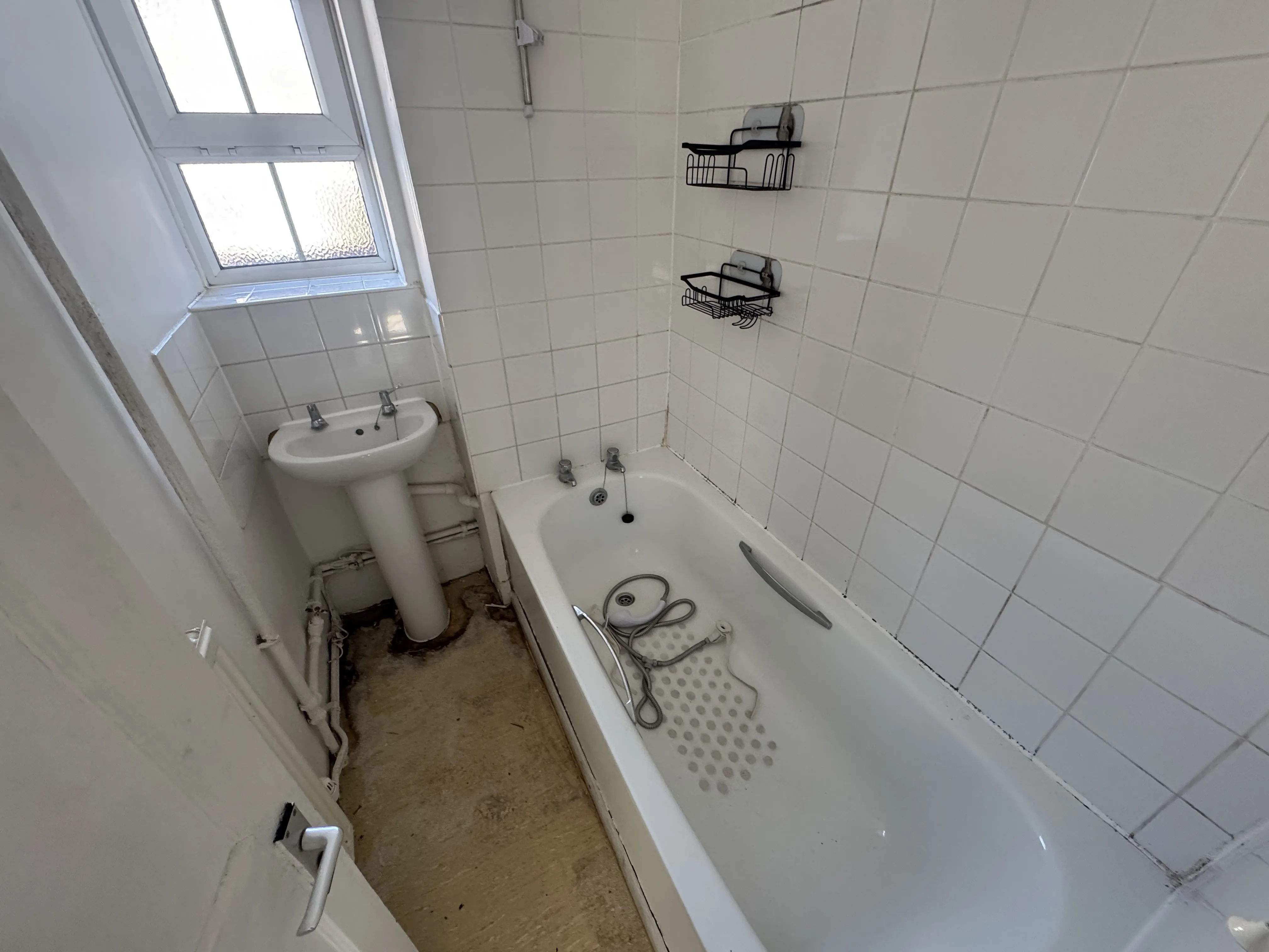 VACANT - Leasehold Self Contained Third Floor Flat