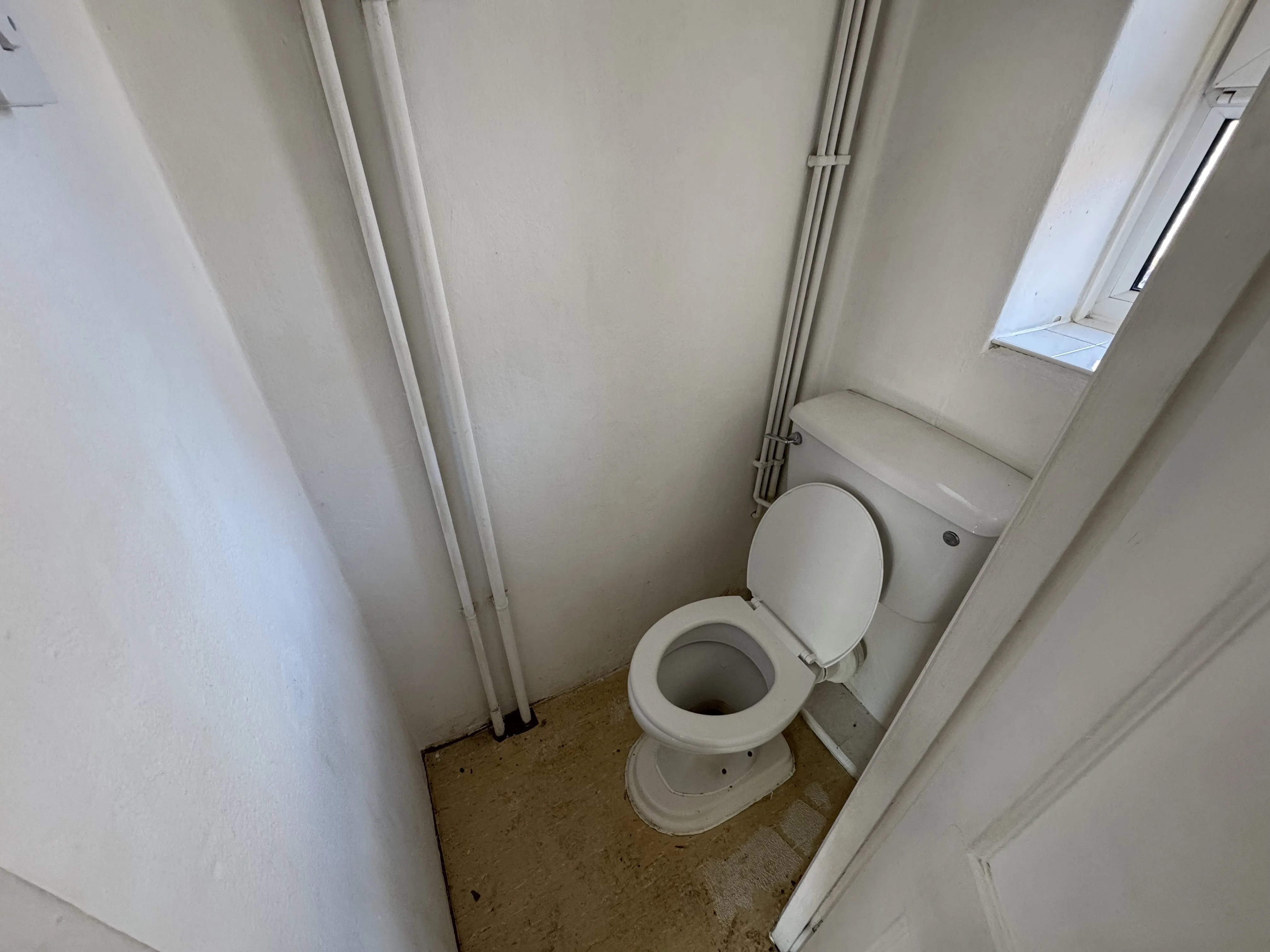 VACANT - Leasehold Self Contained Third Floor Flat