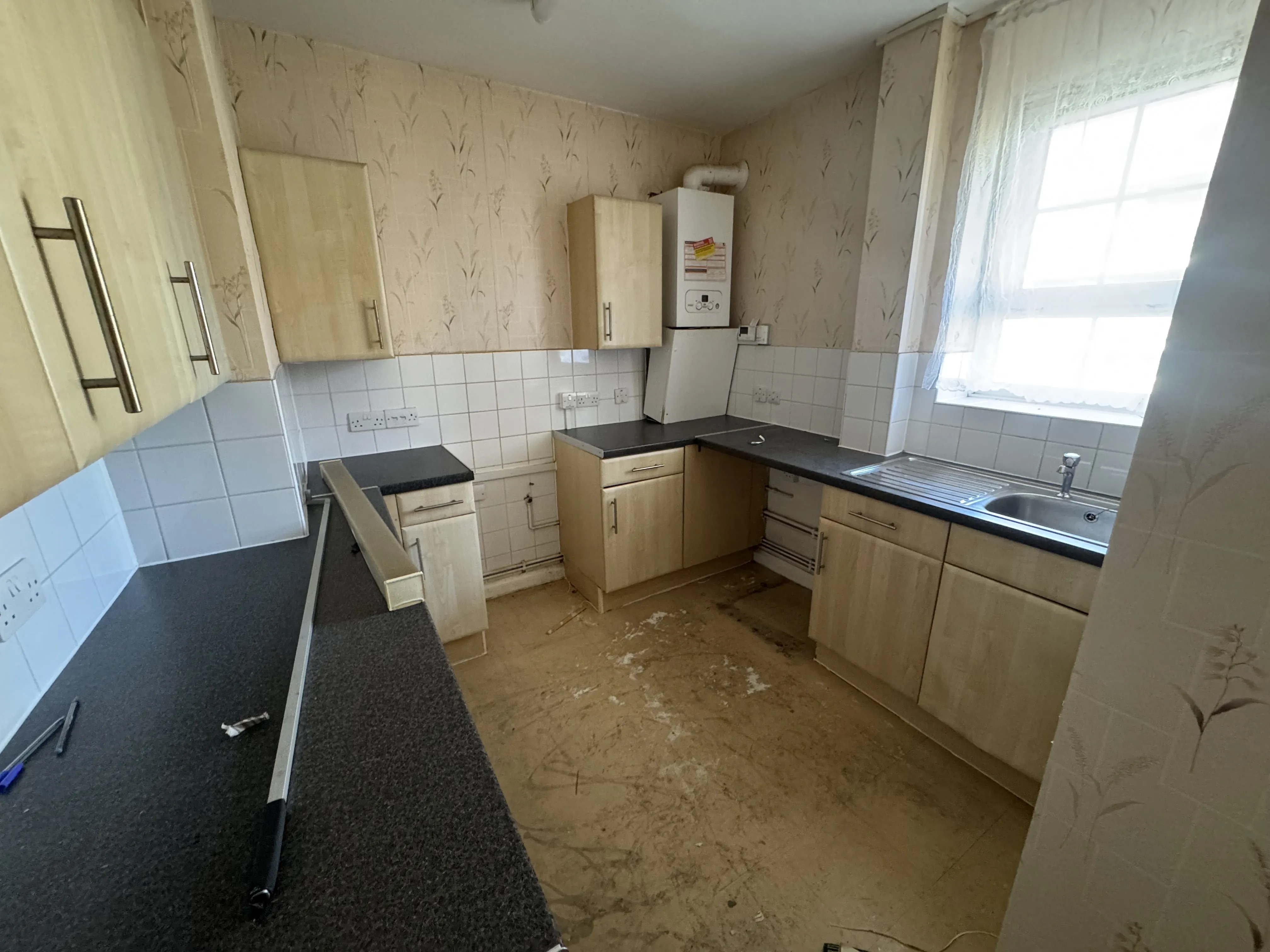 VACANT - Leasehold Self Contained Third Floor Flat