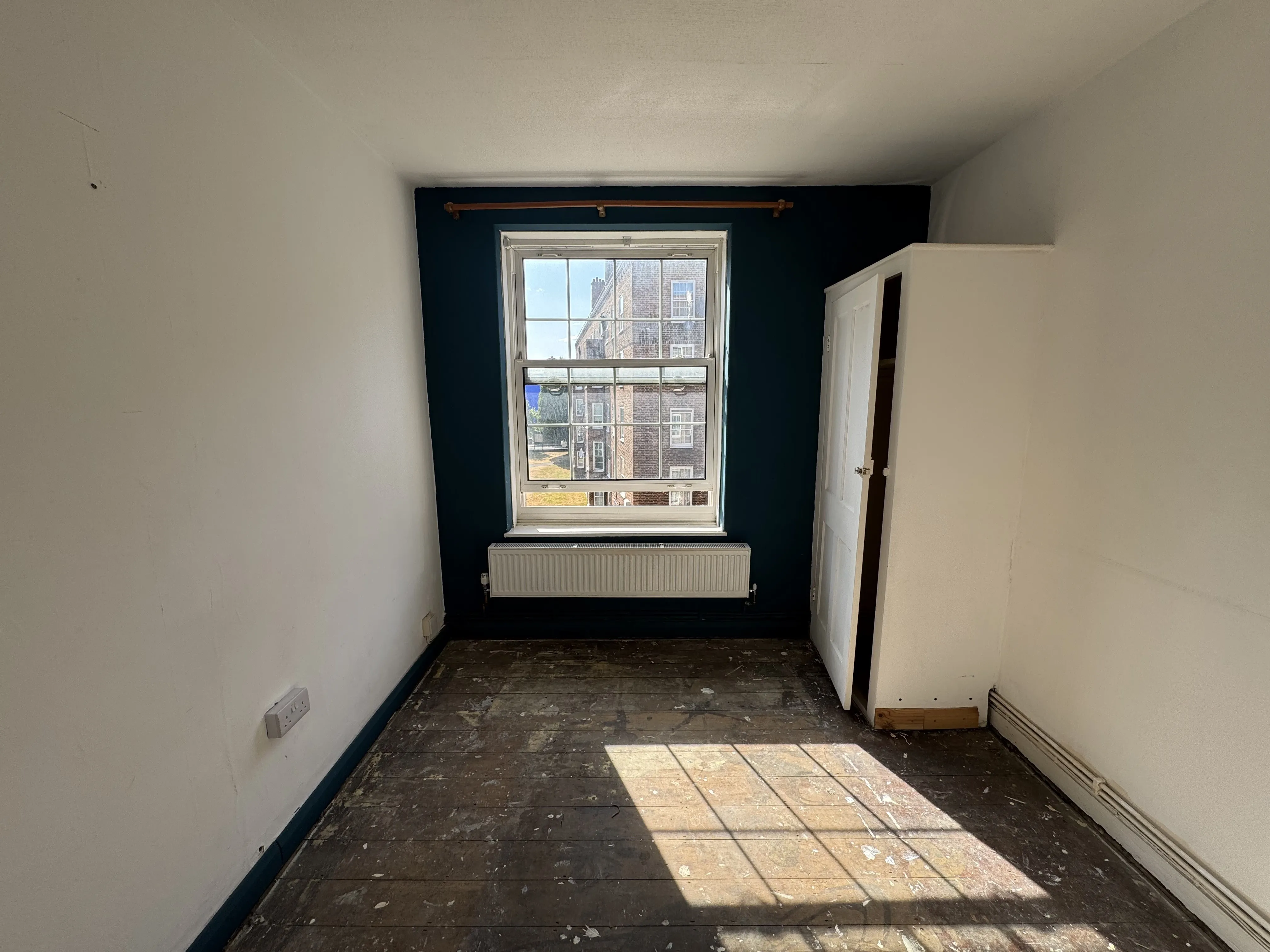 VACANT - Leasehold Self Contained Third Floor Flat