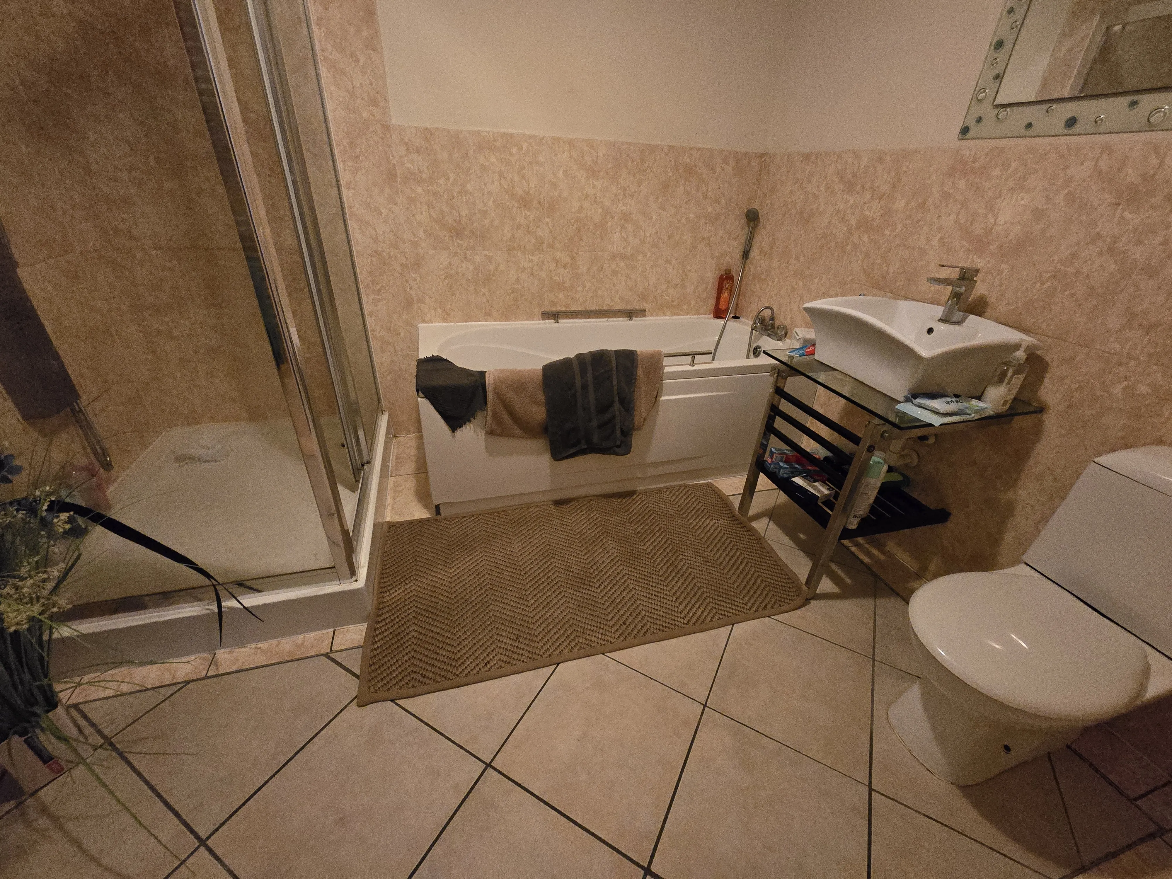 INVESTMENT - Leasehold Self Contained Fourth Floor Flat