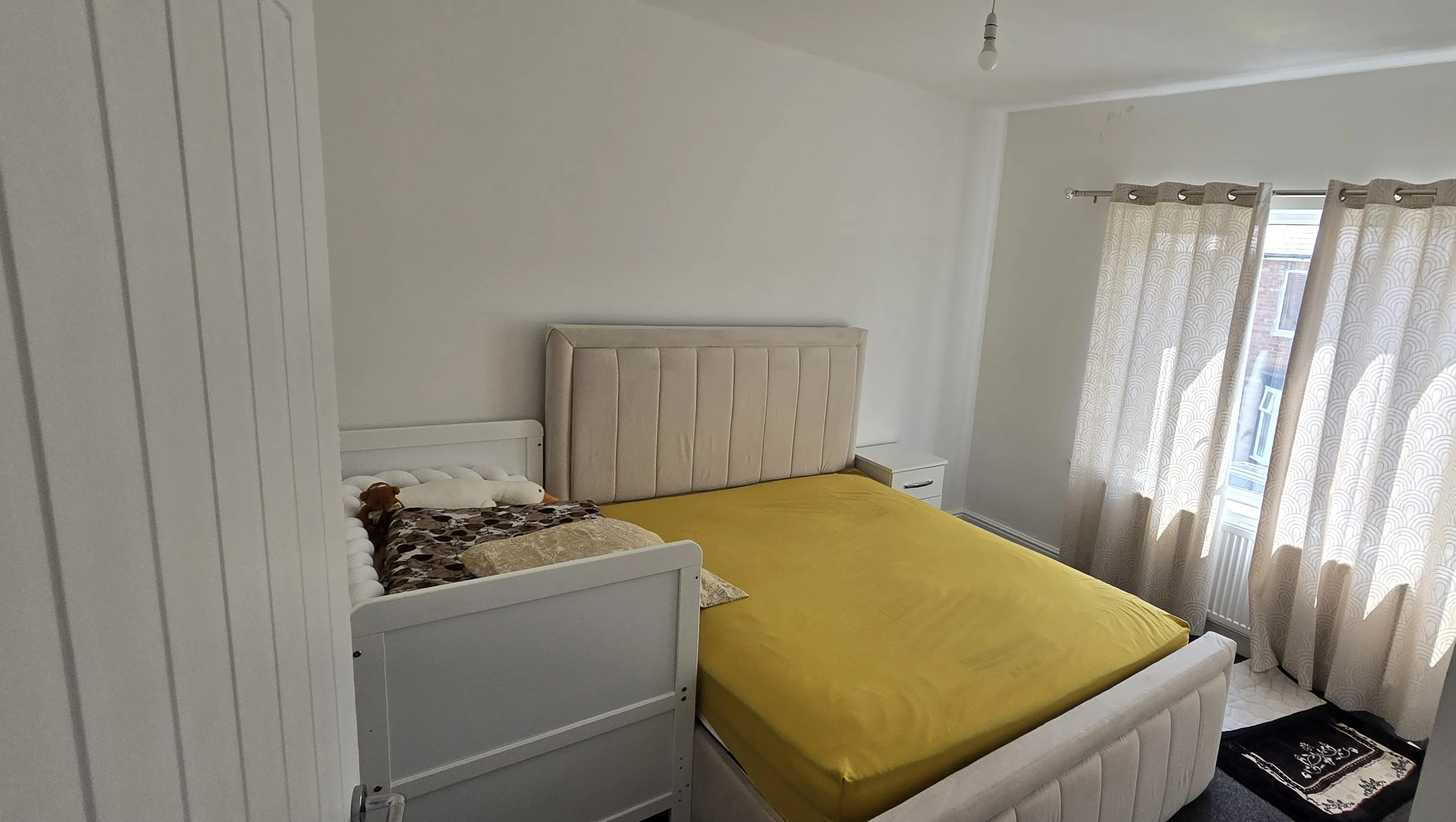 INVESTMENT - Freehold End of Terrace House