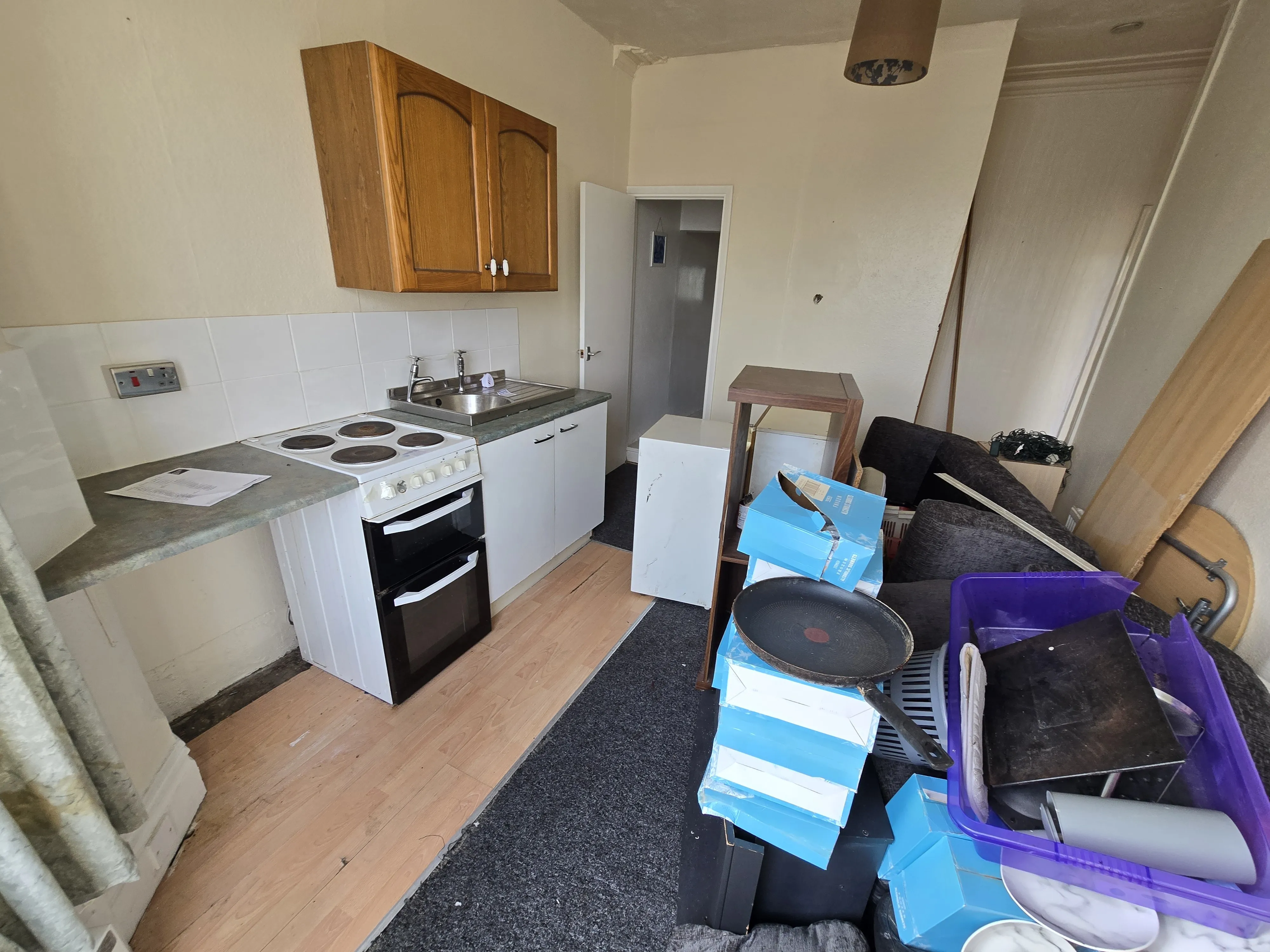 INVESTMENT/PART UNOCCUPIED - Freehold Mid Terrace Building