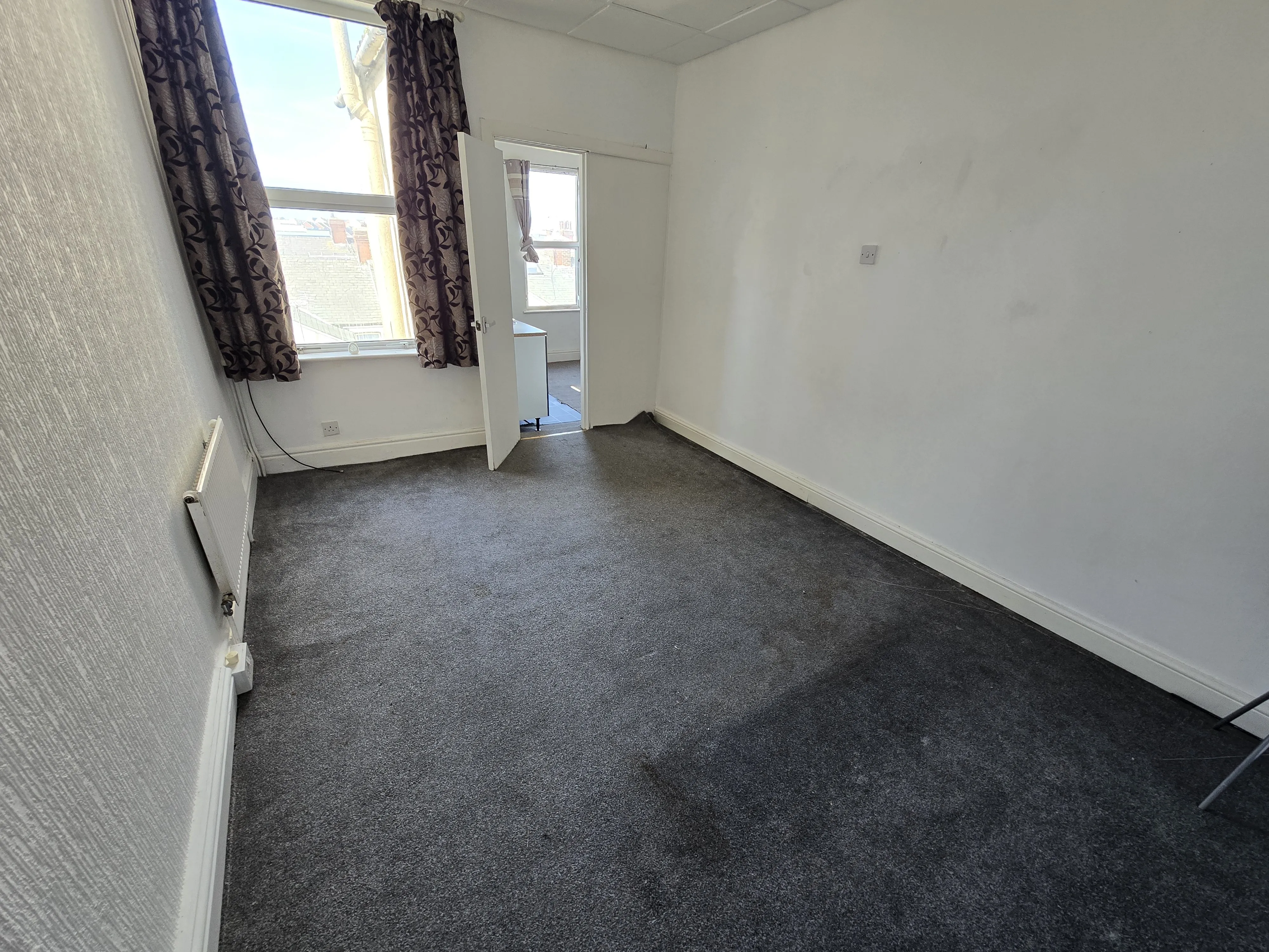 INVESTMENT/PART UNOCCUPIED - Freehold Mid Terrace Building