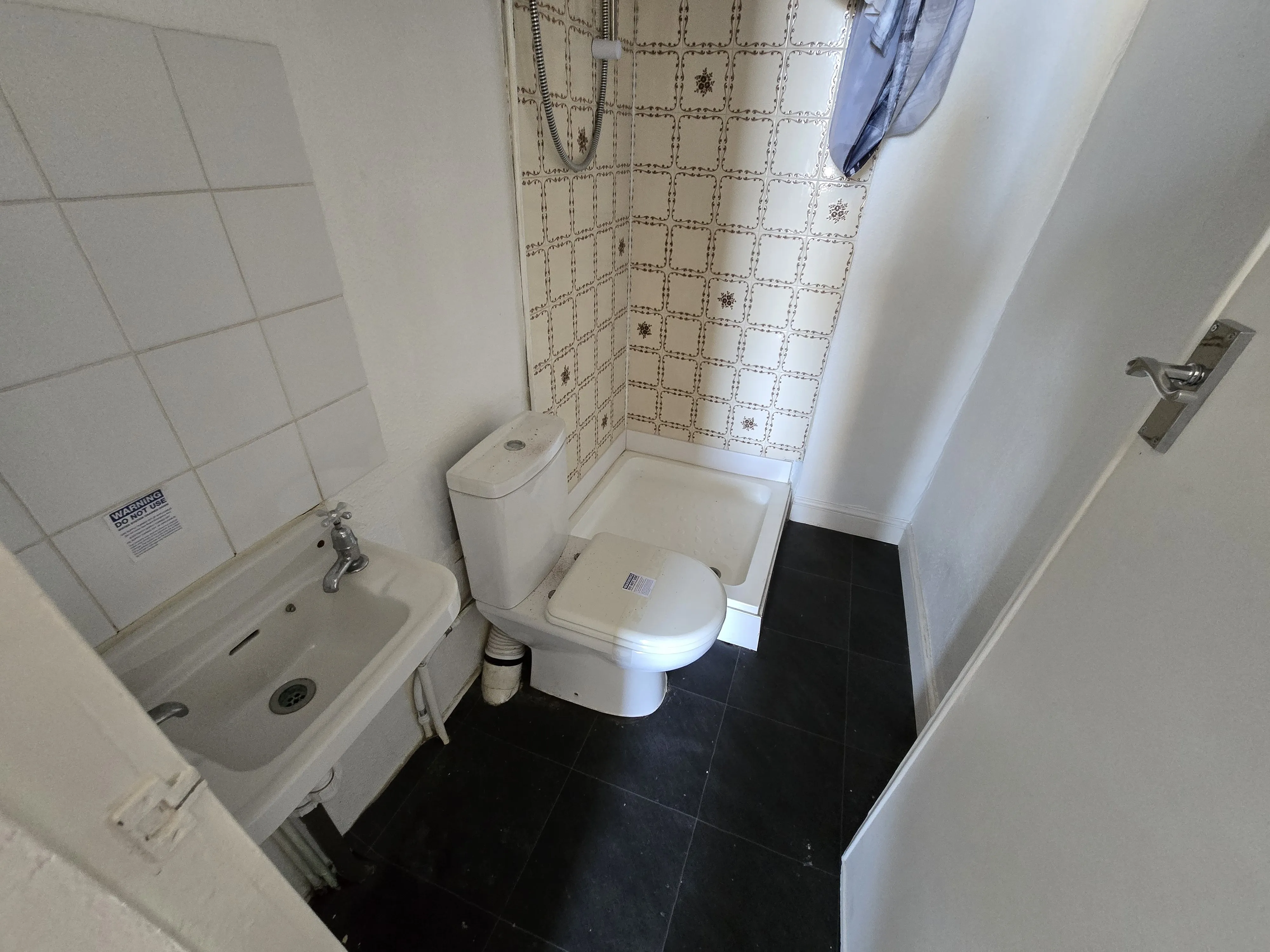 INVESTMENT/PART UNOCCUPIED - Freehold Mid Terrace Building